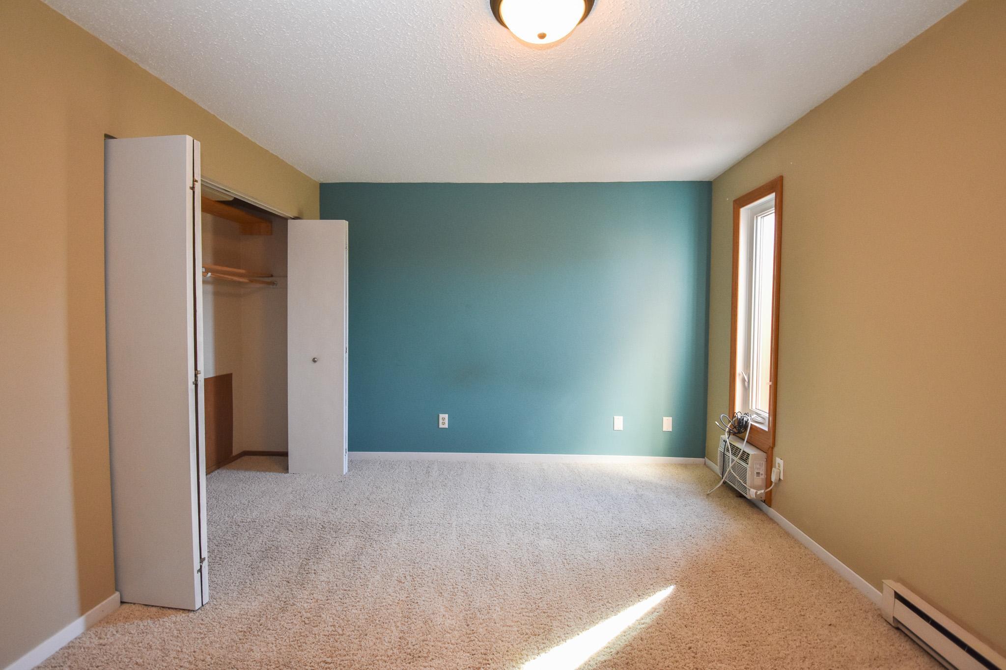 1977 condo for sale at 321 12 1/2 Avenue E in West Fargo, ND — 2 bed, 3 bath (photo 10 of 26)
