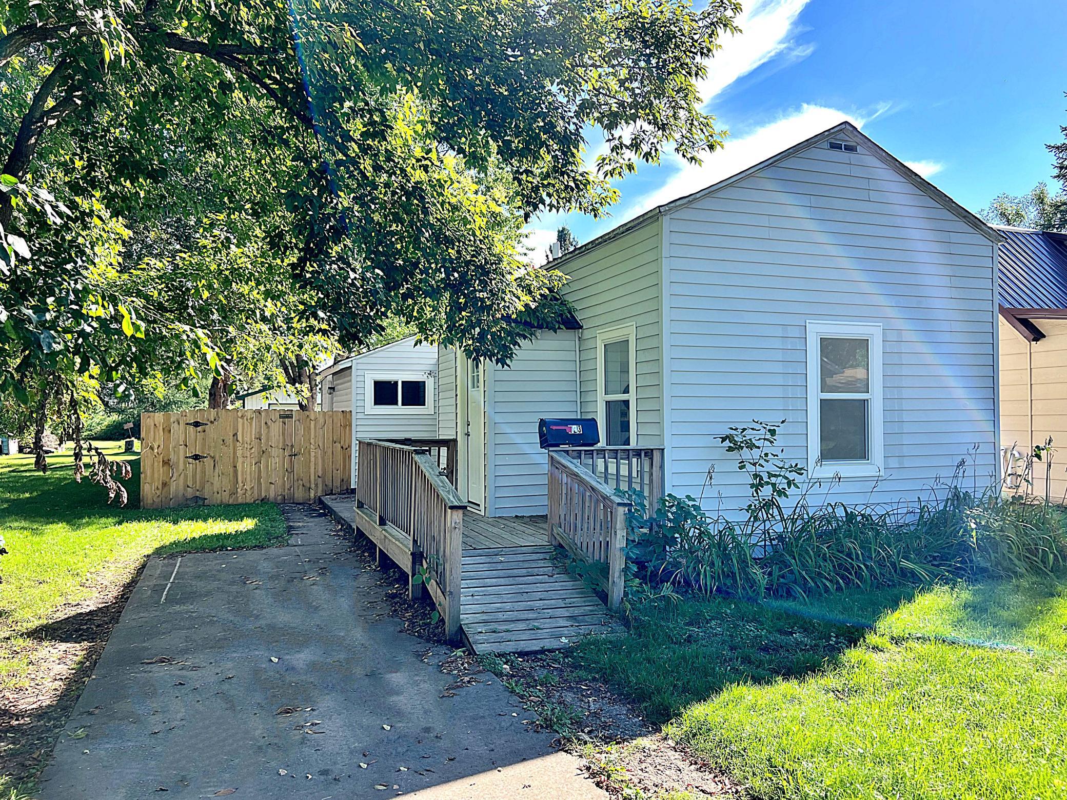 1947 single family home for sale at 123 3rd Street NE in Aitkin, MN — 2 bed, 1 bath (photo 2 of 30)