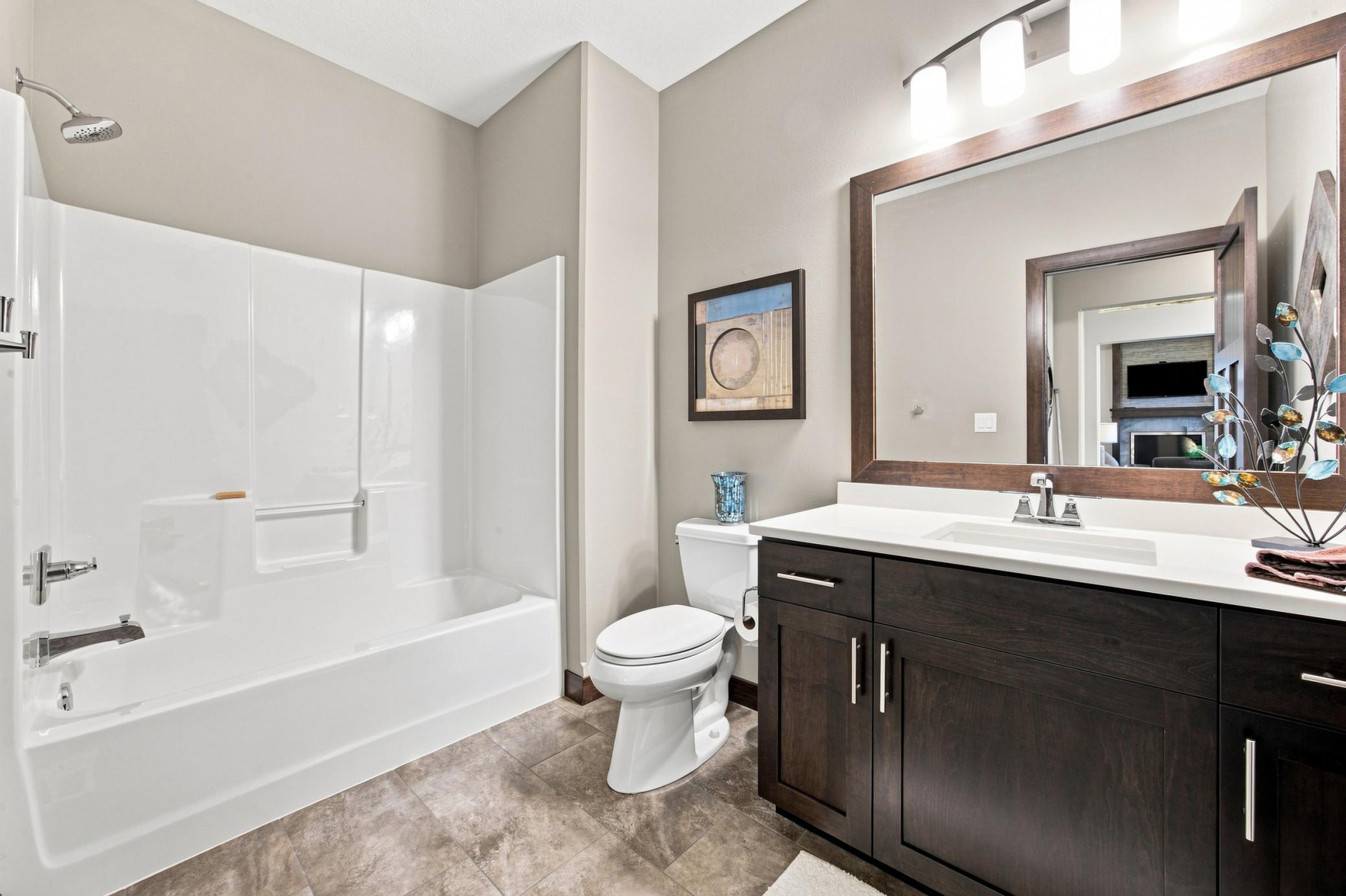 2016 townhouse for sale at 5074 Prosperity Way S in Fargo, ND — 3 bed, 3 bath (photo 25 of 39)