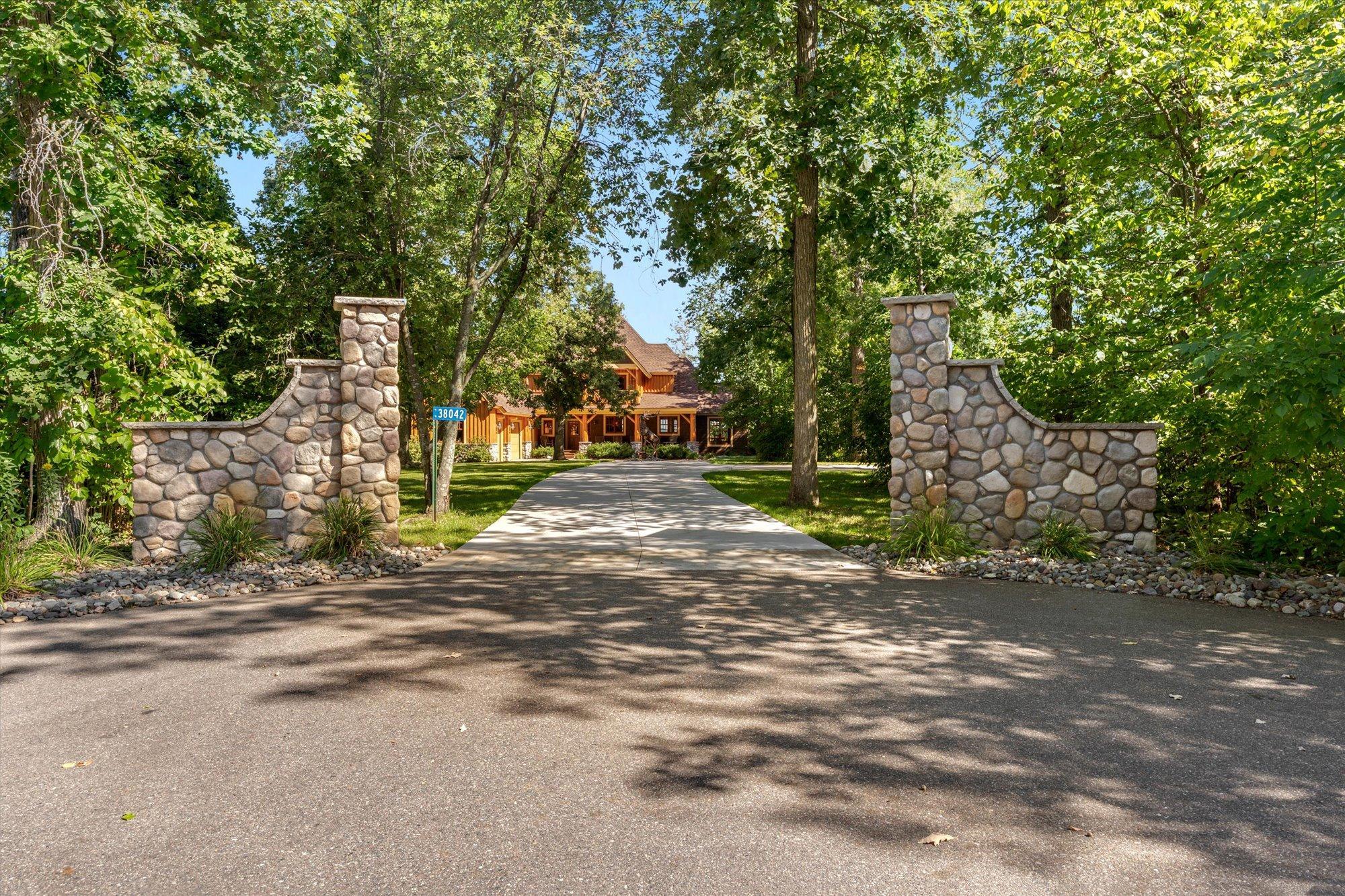 2001 single family home for sale at 38042 Donaldson Point in Pine River, MN — 5 bed, 5 bath (photo 3 of 56)