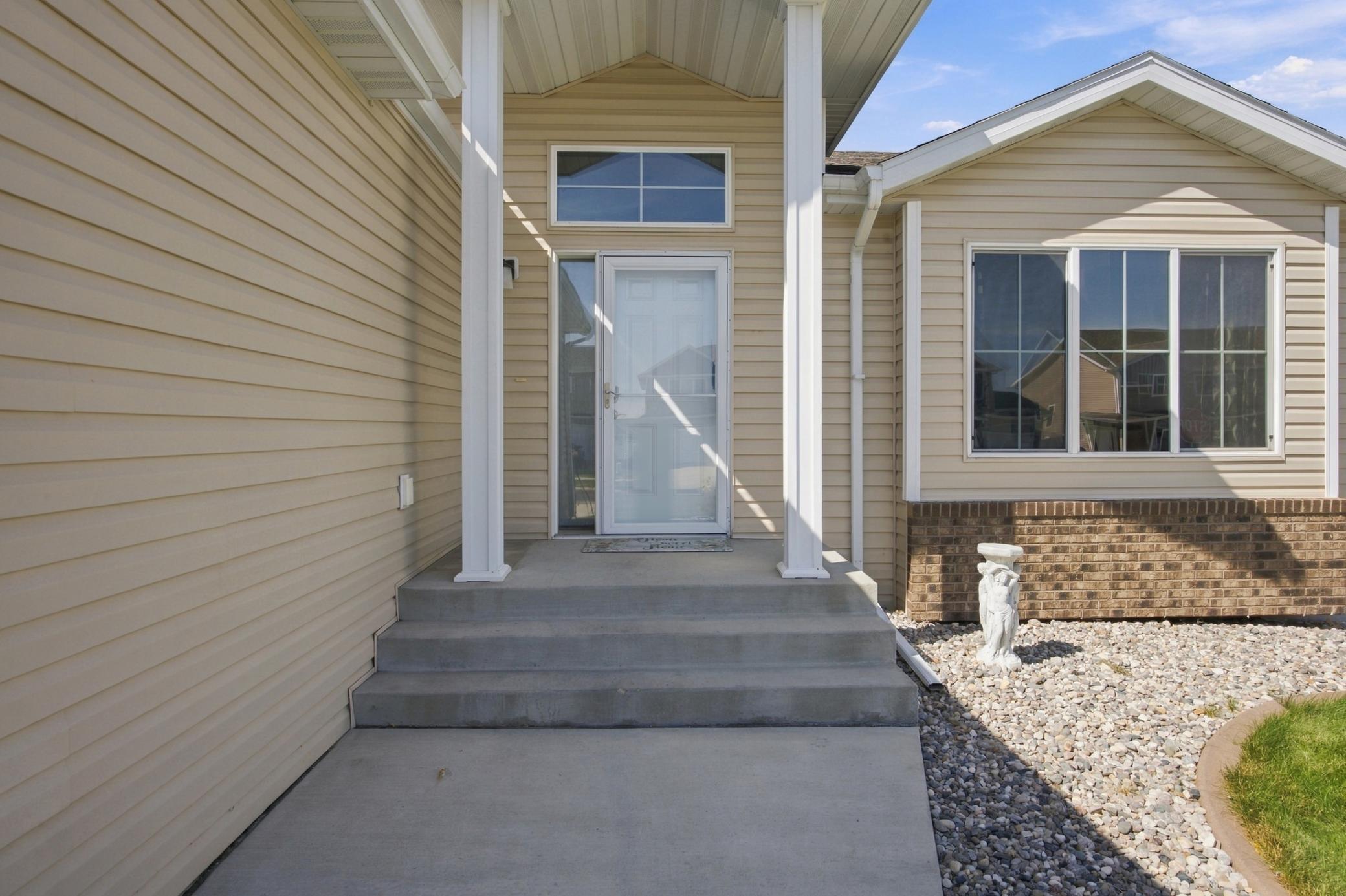 2016 single family home for sale at 6001 59 Street S in Fargo, ND — 4 bed, 3 bath (photo 3 of 55)