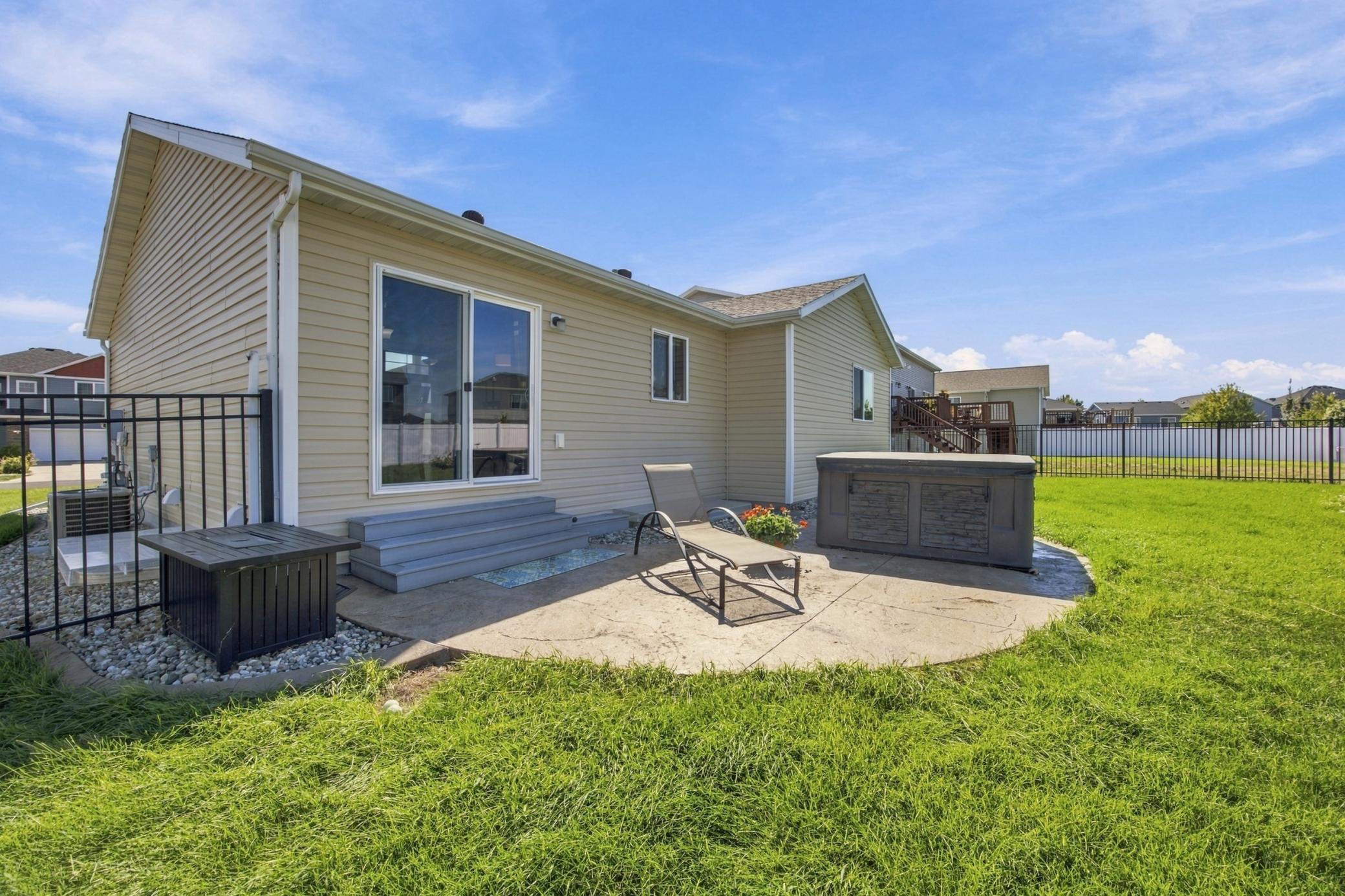 2016 single family home for sale at 6001 59 Street S in Fargo, ND — 4 bed, 3 bath (photo 4 of 55)