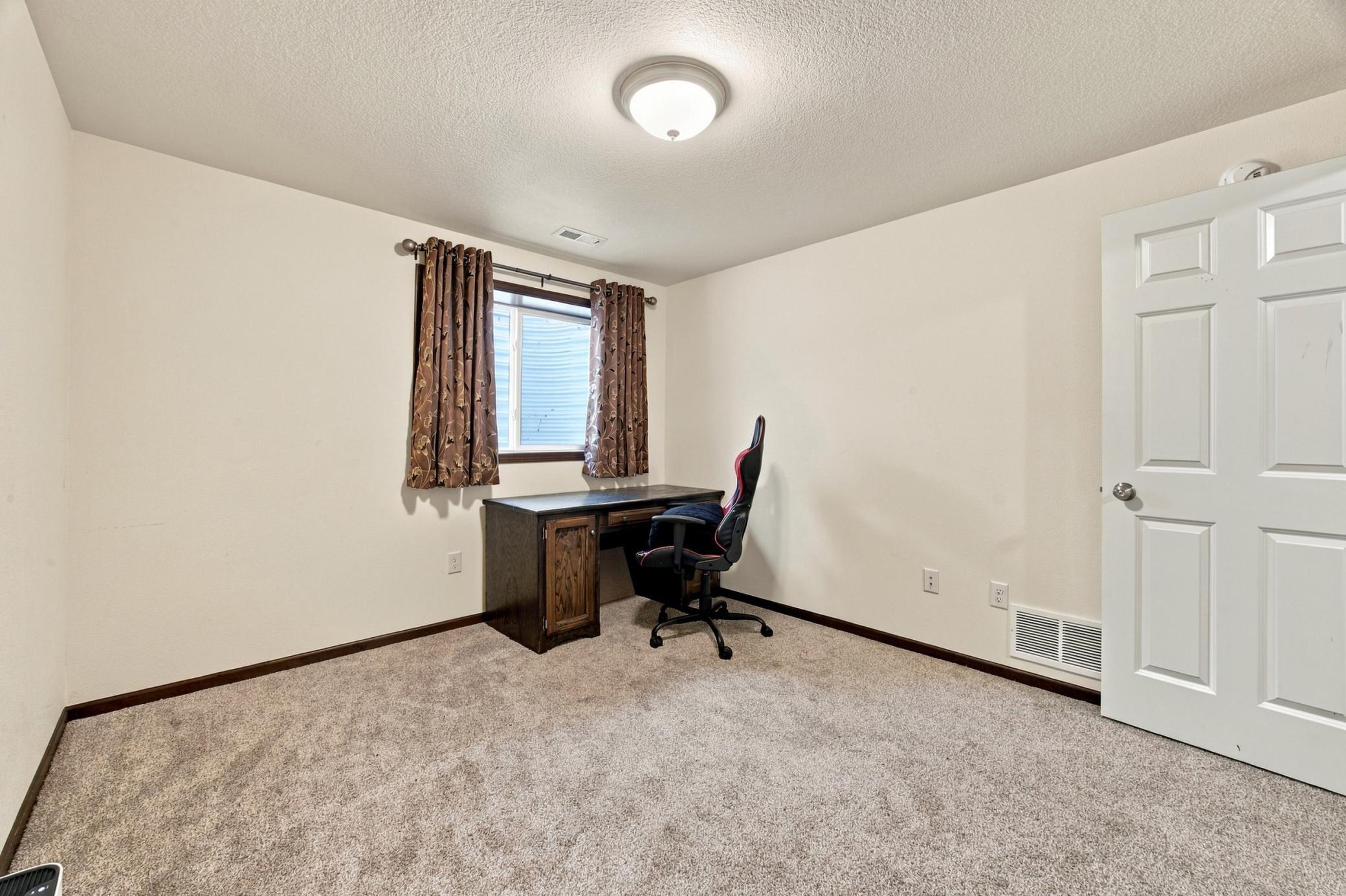 2016 single family home for sale at 6001 59 Street S in Fargo, ND — 4 bed, 3 bath (photo 33 of 55)