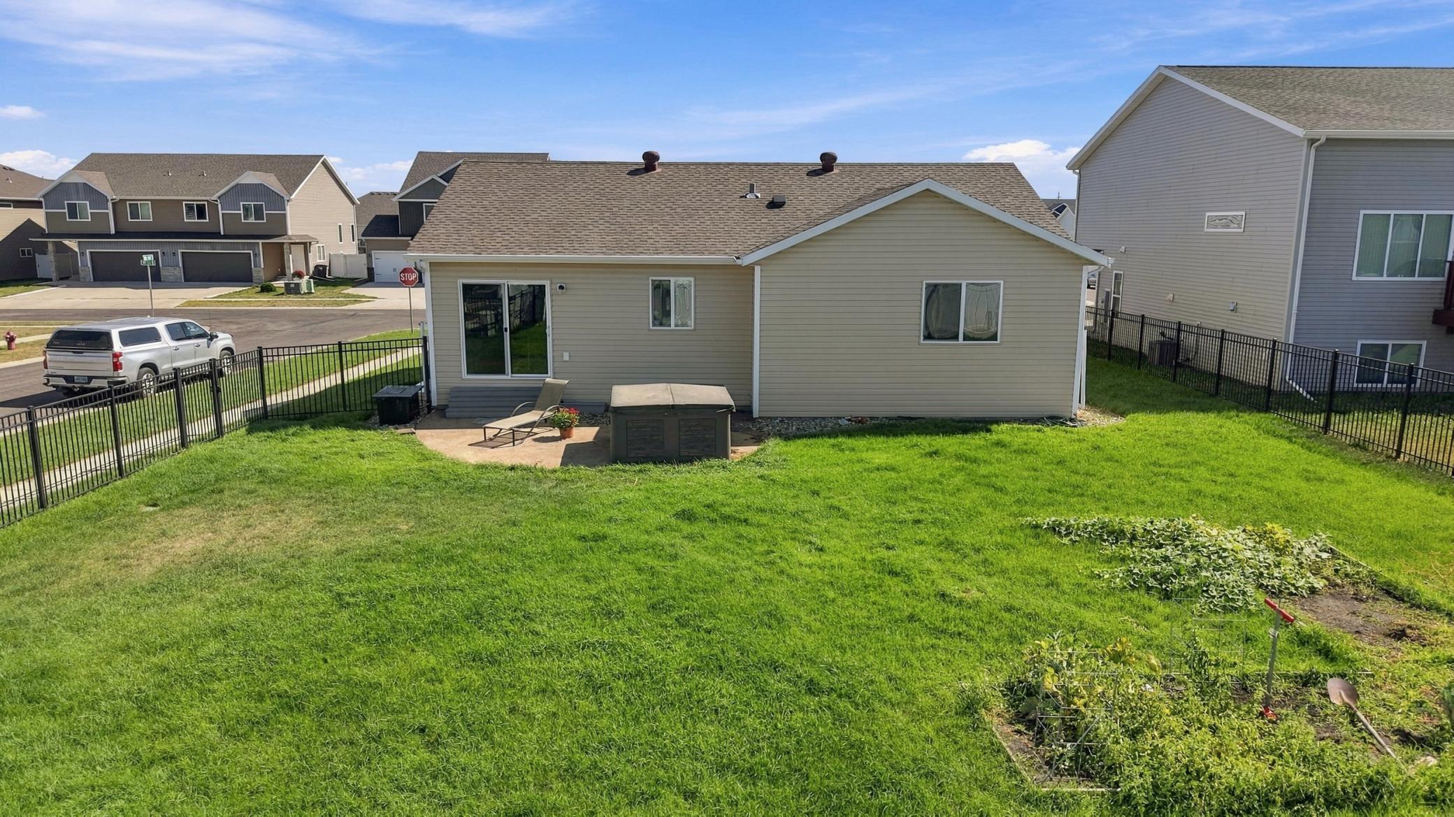 2016 single family home for sale at 6001 59 Street S in Fargo, ND — 4 bed, 3 bath (photo 5 of 55)