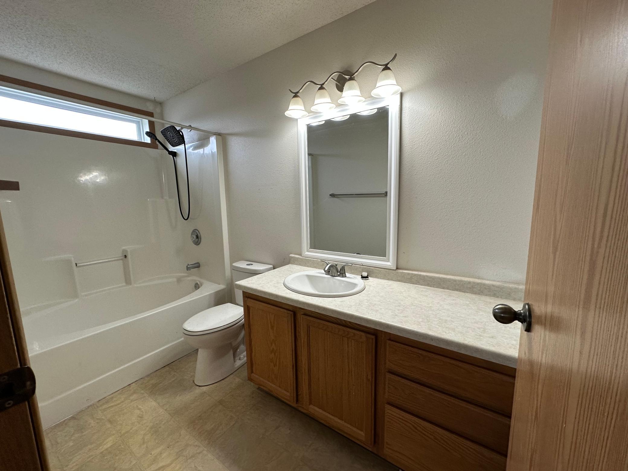 2006 single family home for sale at 6060 Bennett Court S in Fargo, ND — 4 bed, 3 bath (photo 18 of 30)