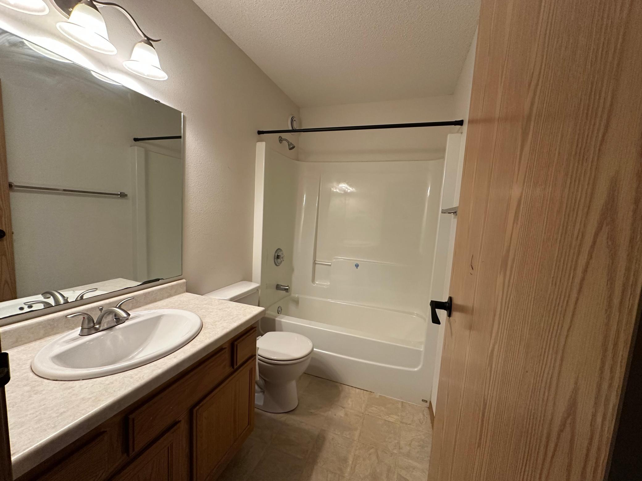 2006 single family home for sale at 6060 Bennett Court S in Fargo, ND — 4 bed, 3 bath (photo 21 of 30)