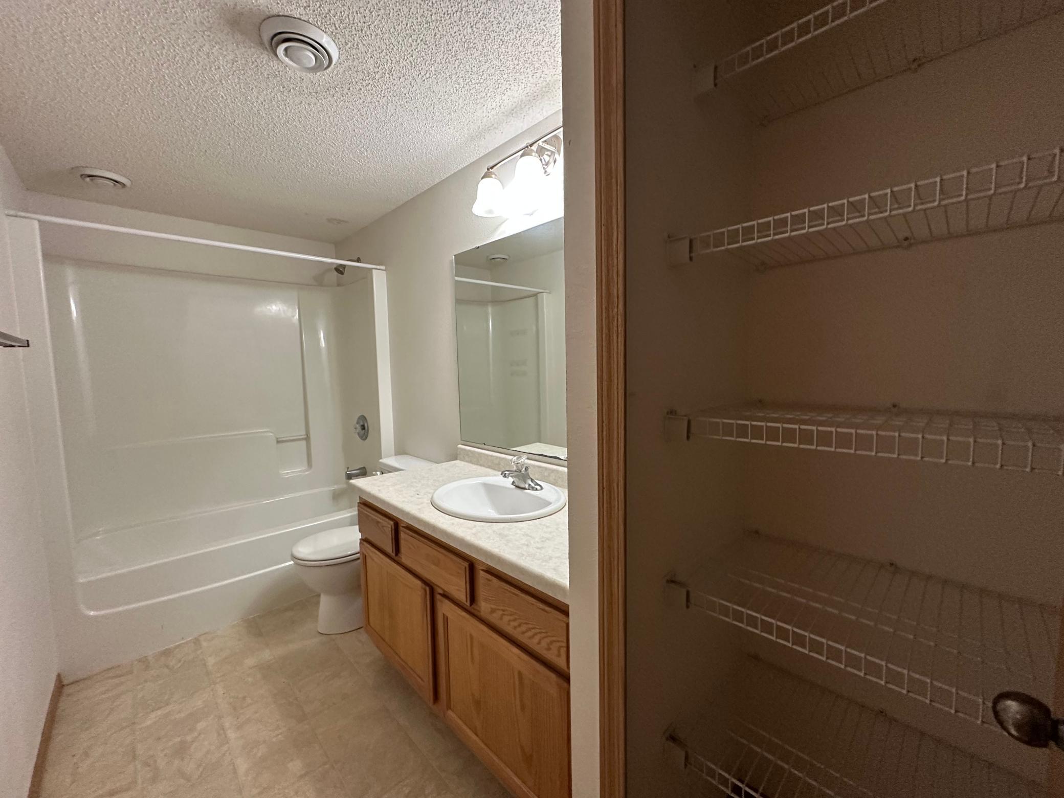 2006 single family home for sale at 6060 Bennett Court S in Fargo, ND — 4 bed, 3 bath (photo 26 of 30)