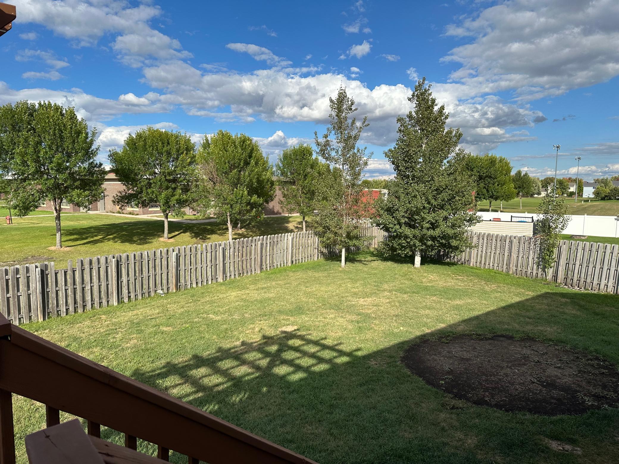 2006 single family home for sale at 6060 Bennett Court S in Fargo, ND — 4 bed, 3 bath (photo 4 of 30)