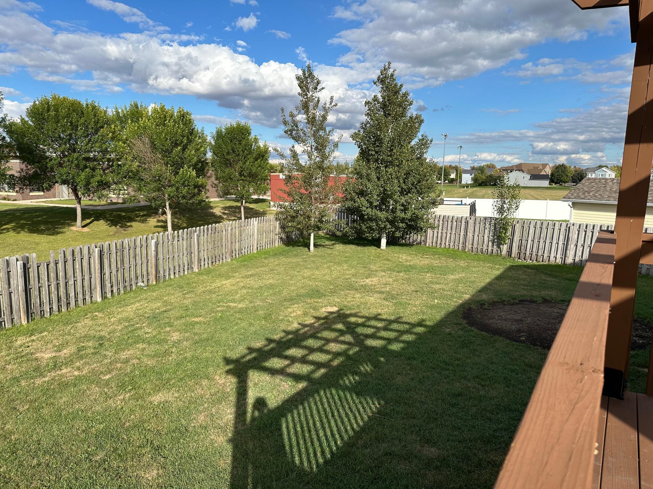 2006 single family home for sale at 6060 Bennett Court S in Fargo, ND — 4 bed, 3 bath (photo 5 of 30)