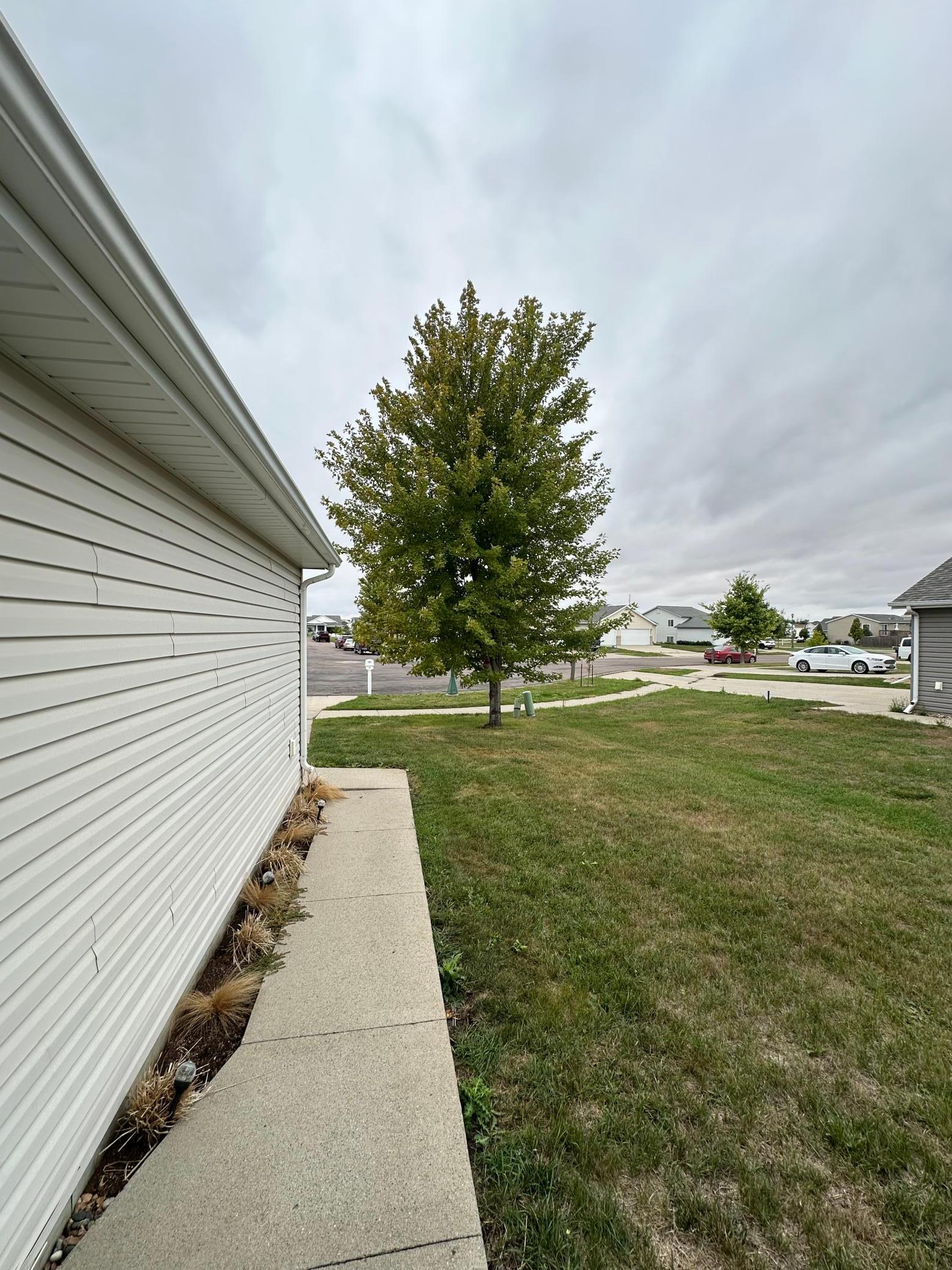 2006 single family home for sale at 6060 Bennett Court S in Fargo, ND — 4 bed, 3 bath (photo 6 of 30)