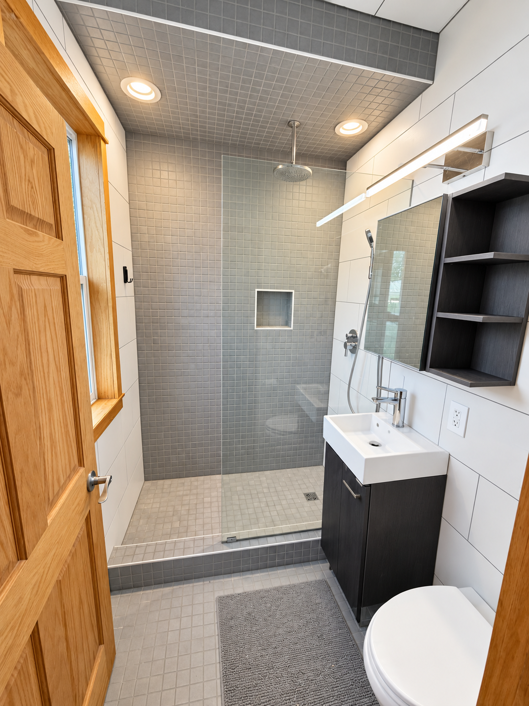 1895 single family home for sale at 1024 8th Street S in Fargo, ND — 3 bed, 2 bath (photo 12 of 18)