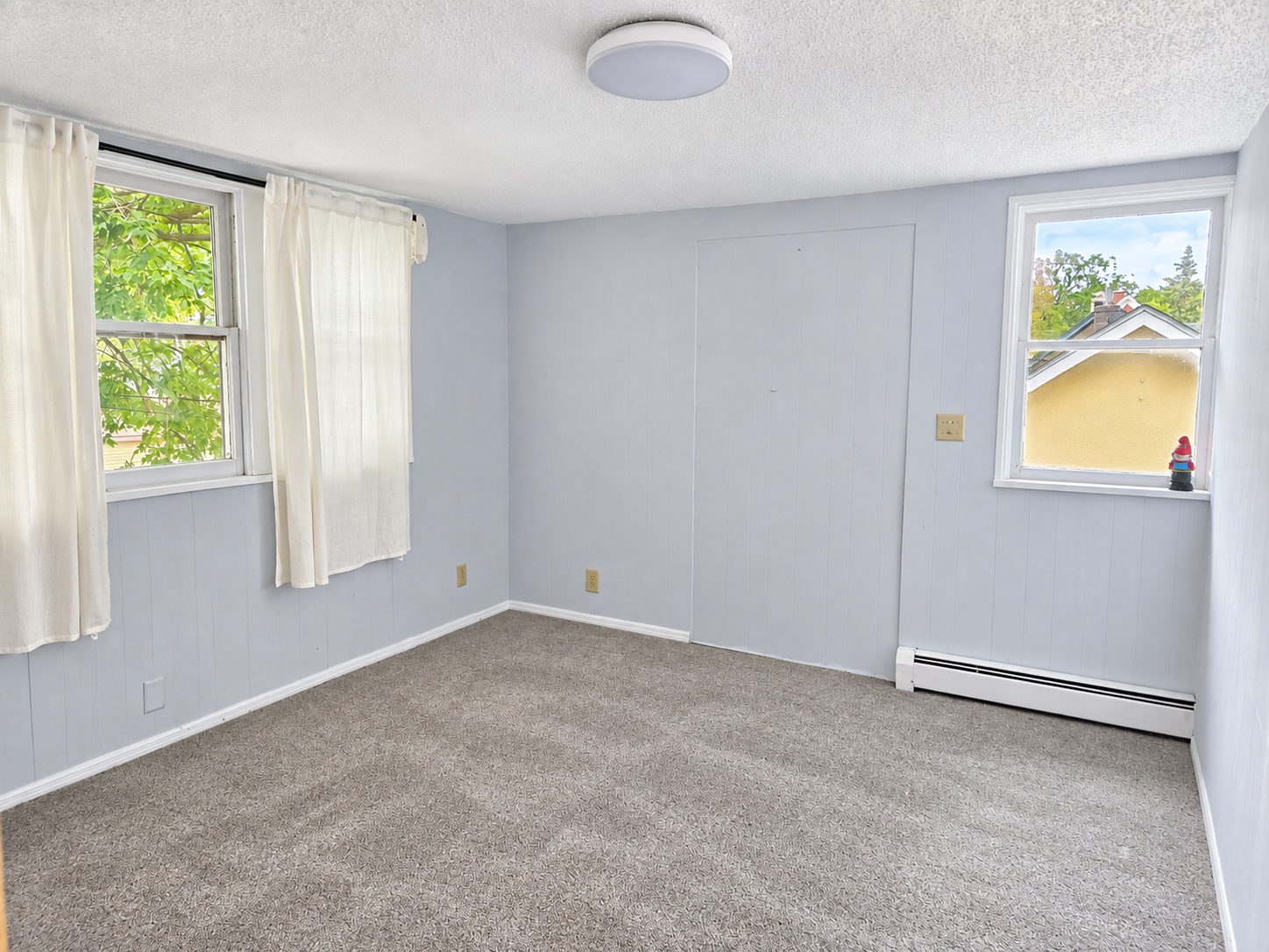 1895 single family home for sale at 1024 8th Street S in Fargo, ND — 3 bed, 2 bath (photo 14 of 18)