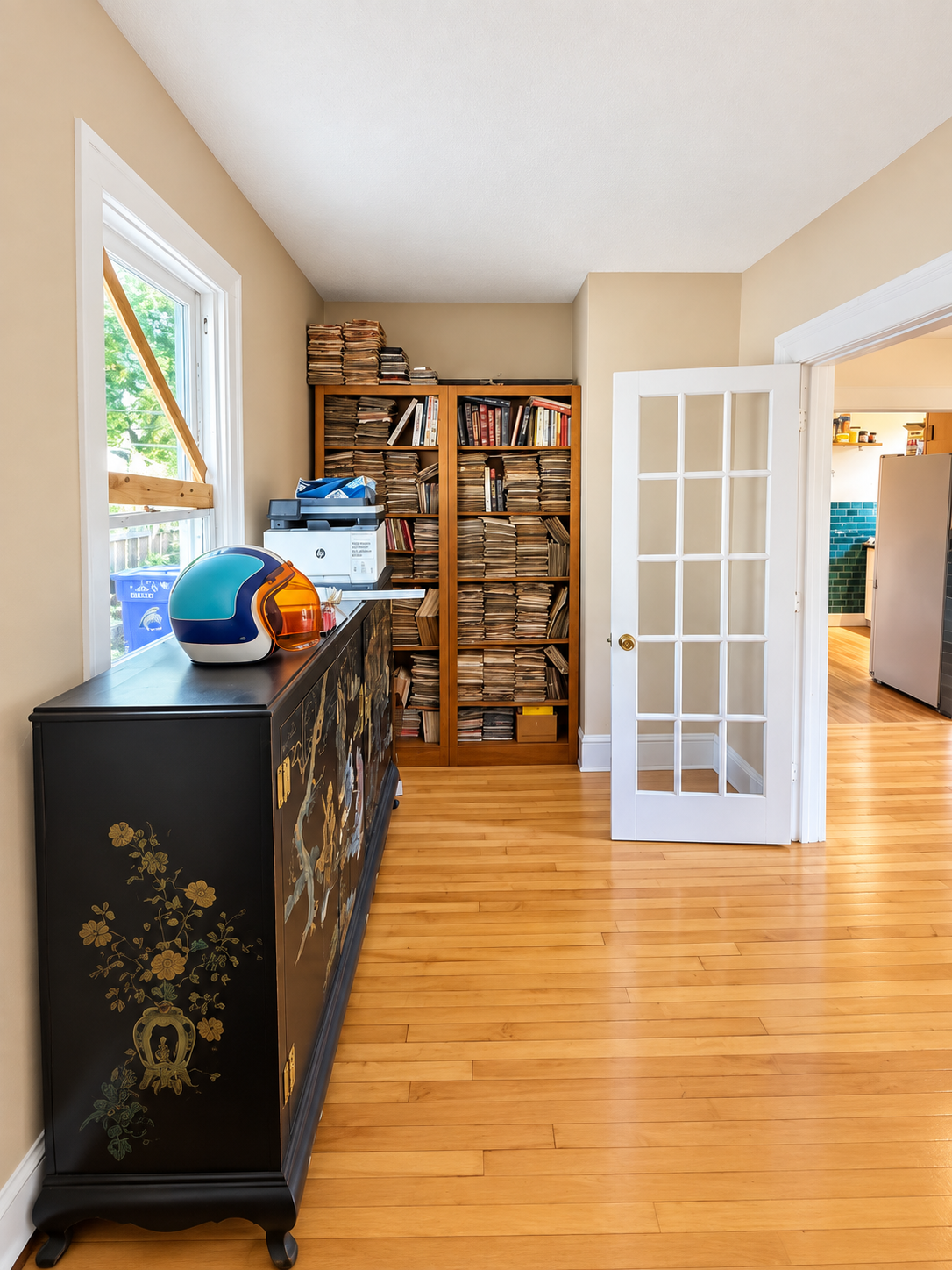 1895 single family home for sale at 1024 8th Street S in Fargo, ND — 3 bed, 2 bath (photo 4 of 18)