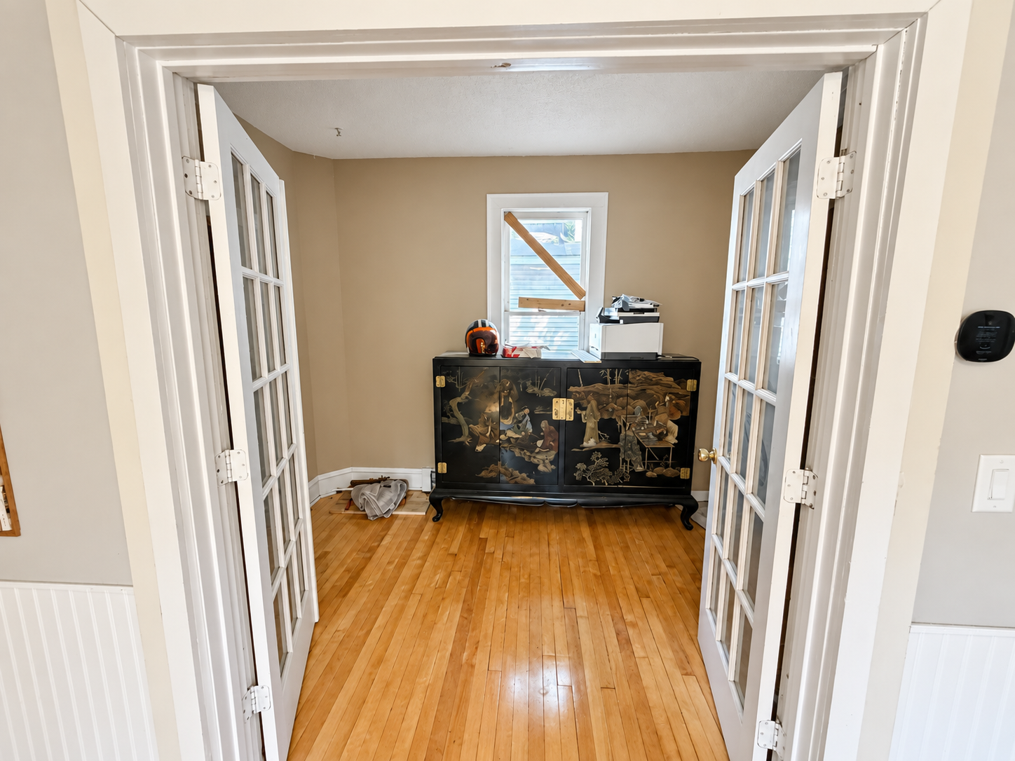 1895 single family home for sale at 1024 8th Street S in Fargo, ND — 3 bed, 2 bath (photo 6 of 18)