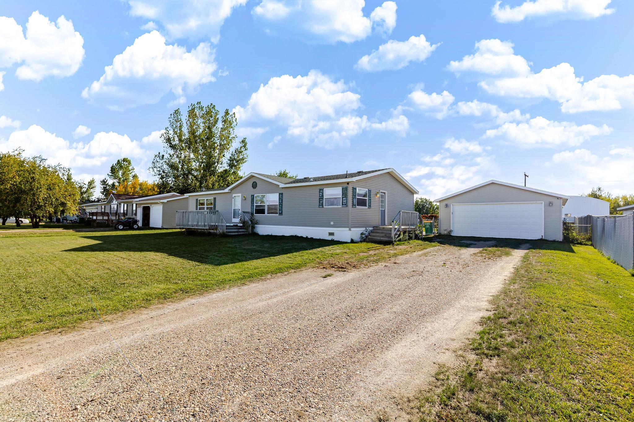2002 single family home for sale at 146 4th Street in Walcott, ND — 3 bed, 2 bath (photo 2 of 46)
