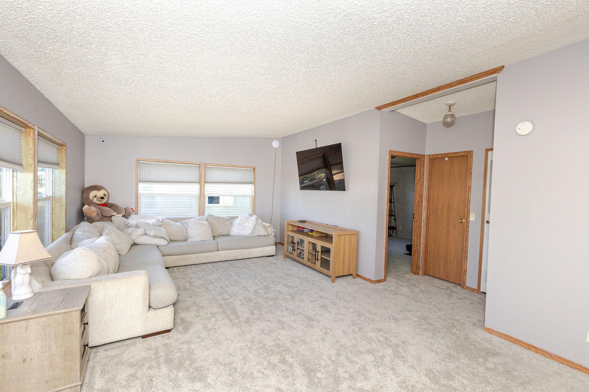 2002 single family home for sale at 146 4th Street in Walcott, ND — 3 bed, 2 bath (photo 16 of 46)