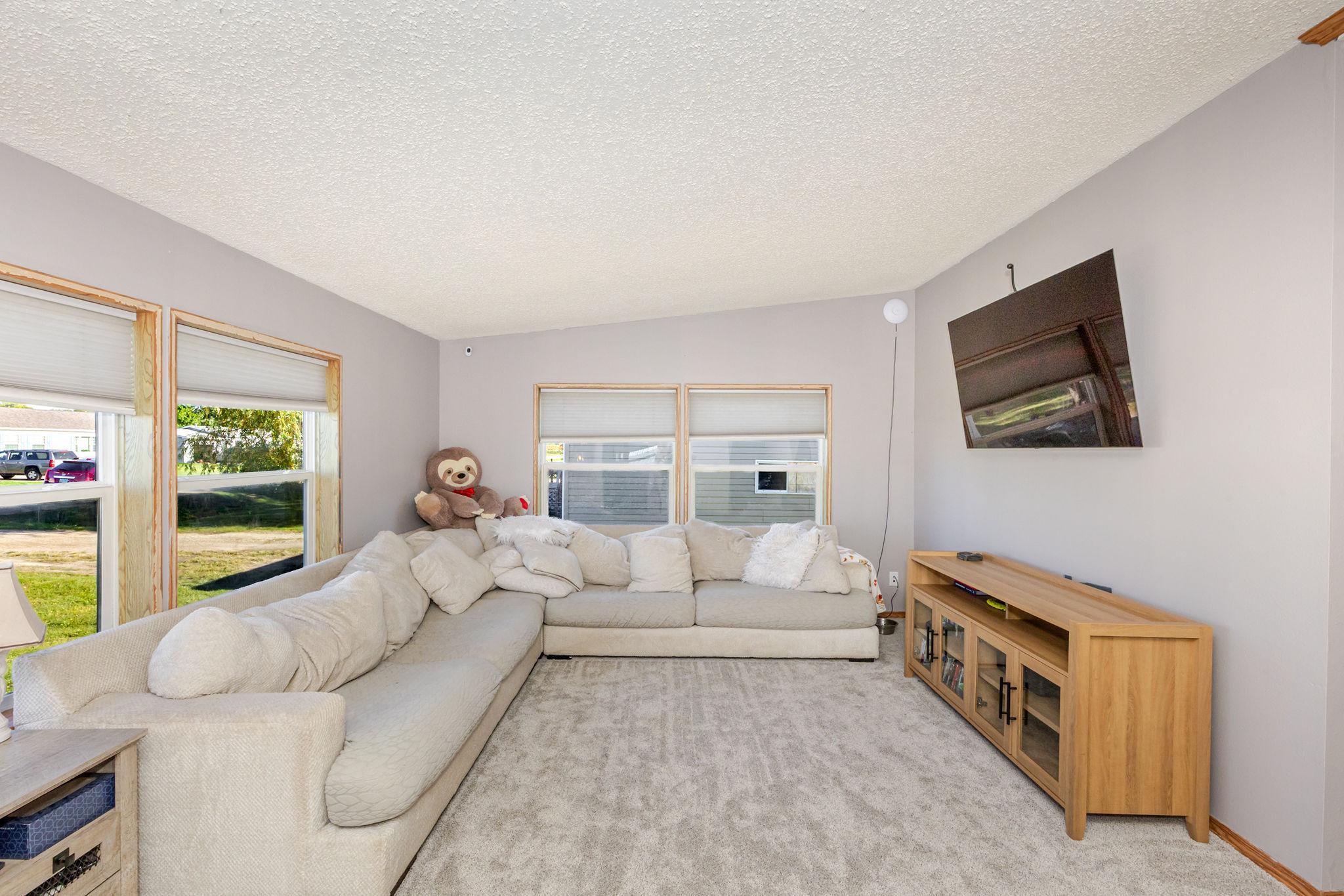 2002 single family home for sale at 146 4th Street in Walcott, ND — 3 bed, 2 bath (photo 19 of 46)