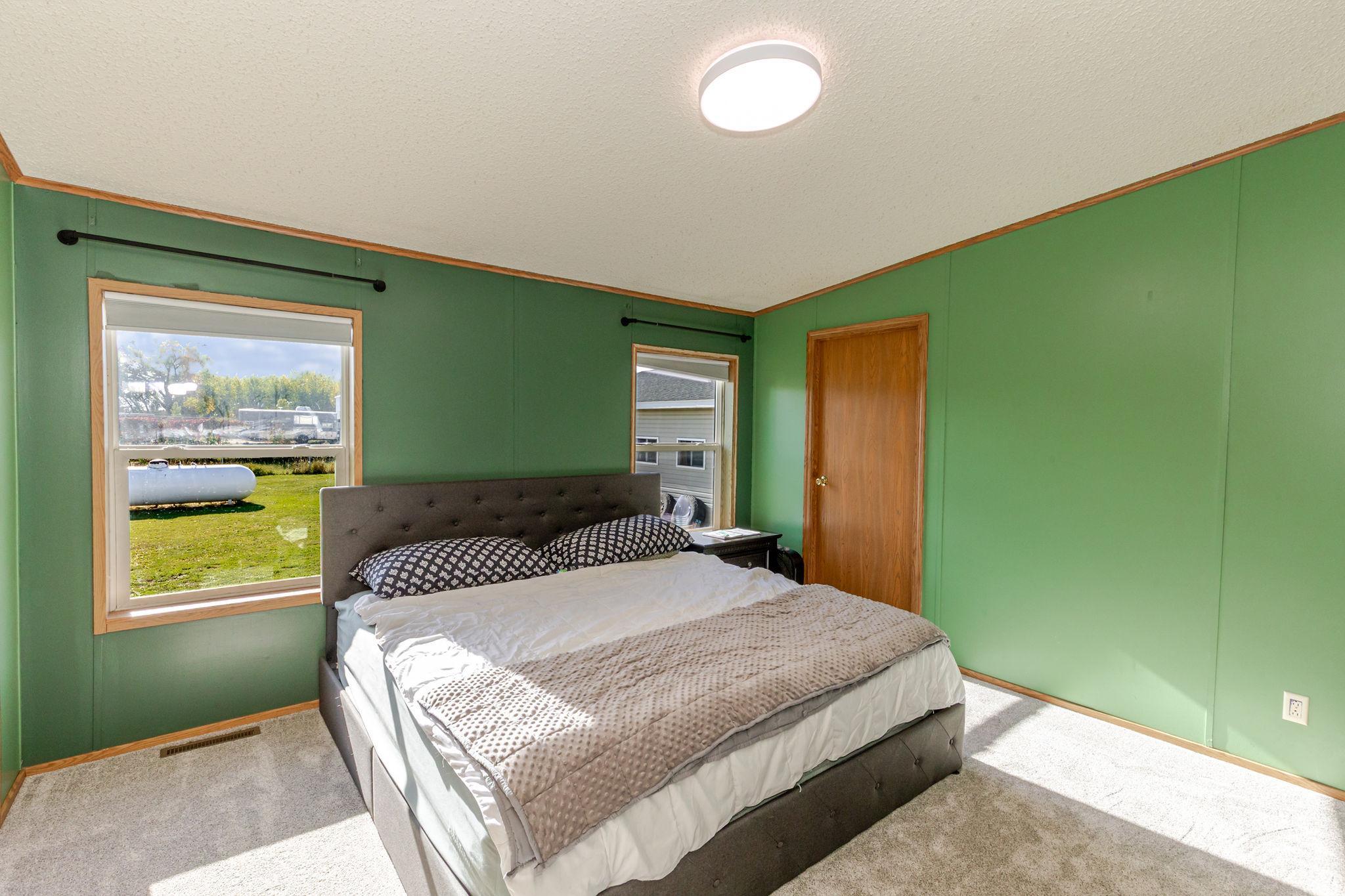 2002 single family home for sale at 146 4th Street in Walcott, ND — 3 bed, 2 bath (photo 20 of 46)