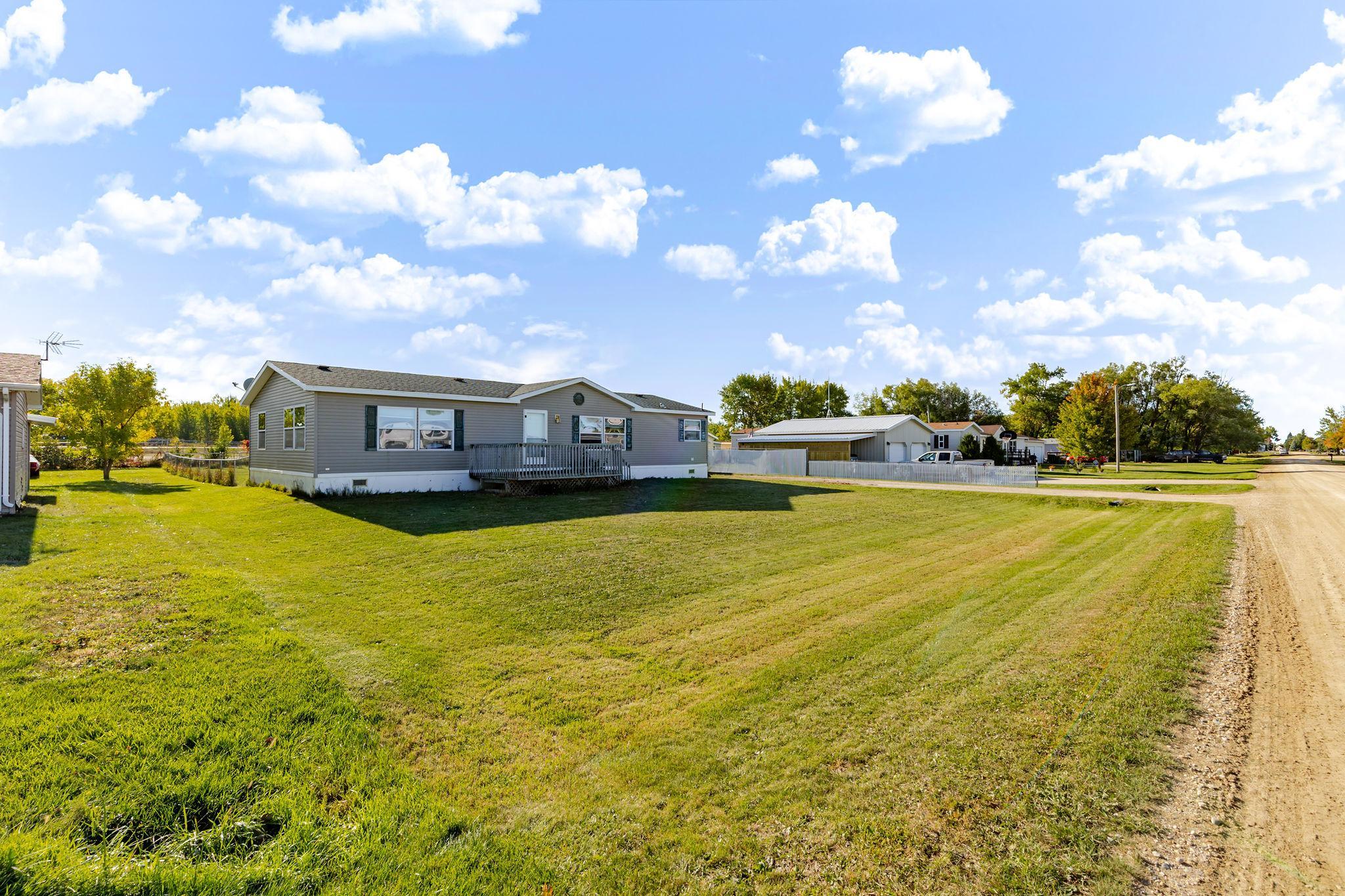 2002 single family home for sale at 146 4th Street in Walcott, ND — 3 bed, 2 bath (photo 3 of 46)