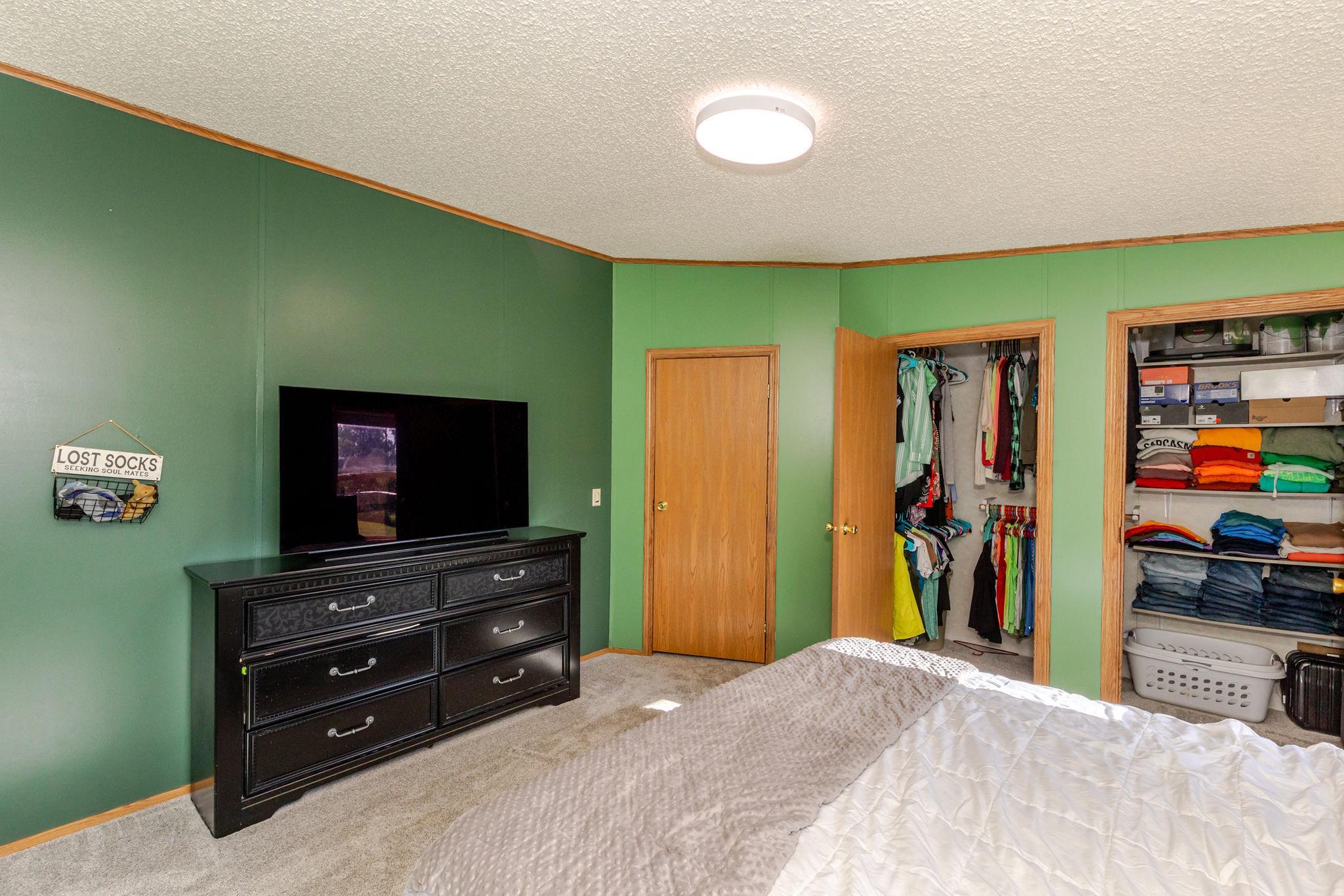 2002 single family home for sale at 146 4th Street in Walcott, ND — 3 bed, 2 bath (photo 21 of 46)