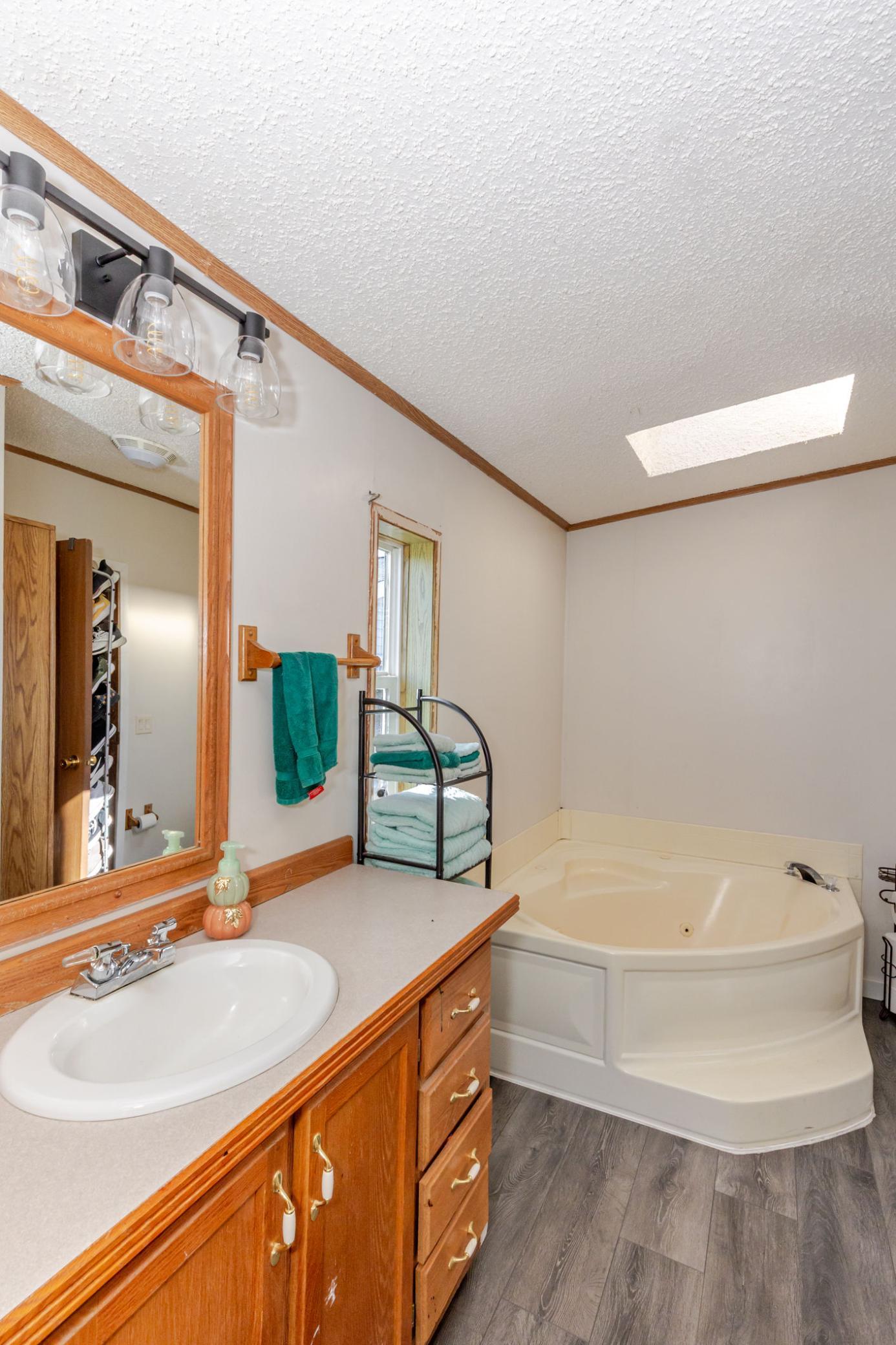 2002 single family home for sale at 146 4th Street in Walcott, ND — 3 bed, 2 bath (photo 22 of 46)