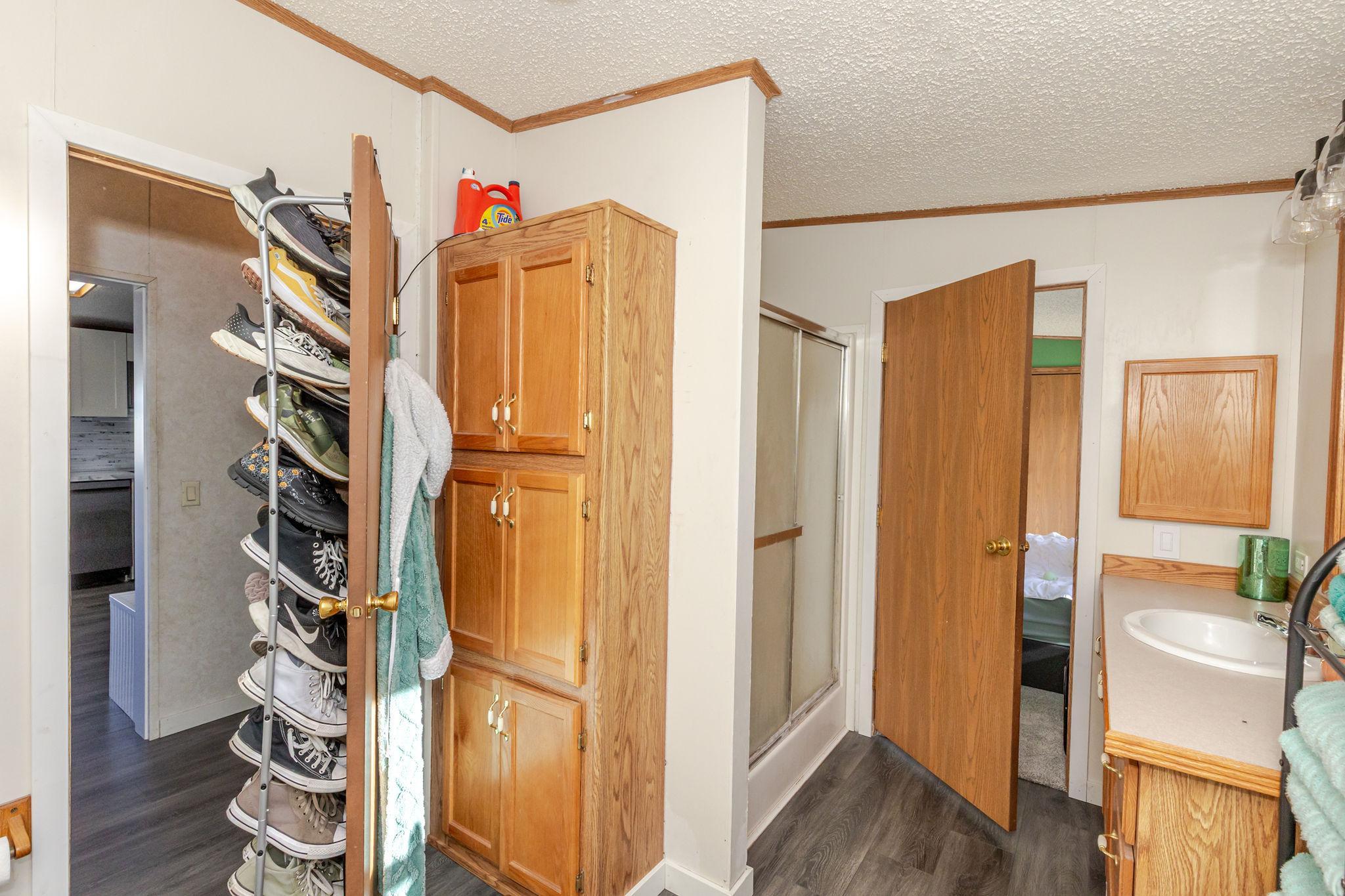 2002 single family home for sale at 146 4th Street in Walcott, ND — 3 bed, 2 bath (photo 25 of 46)