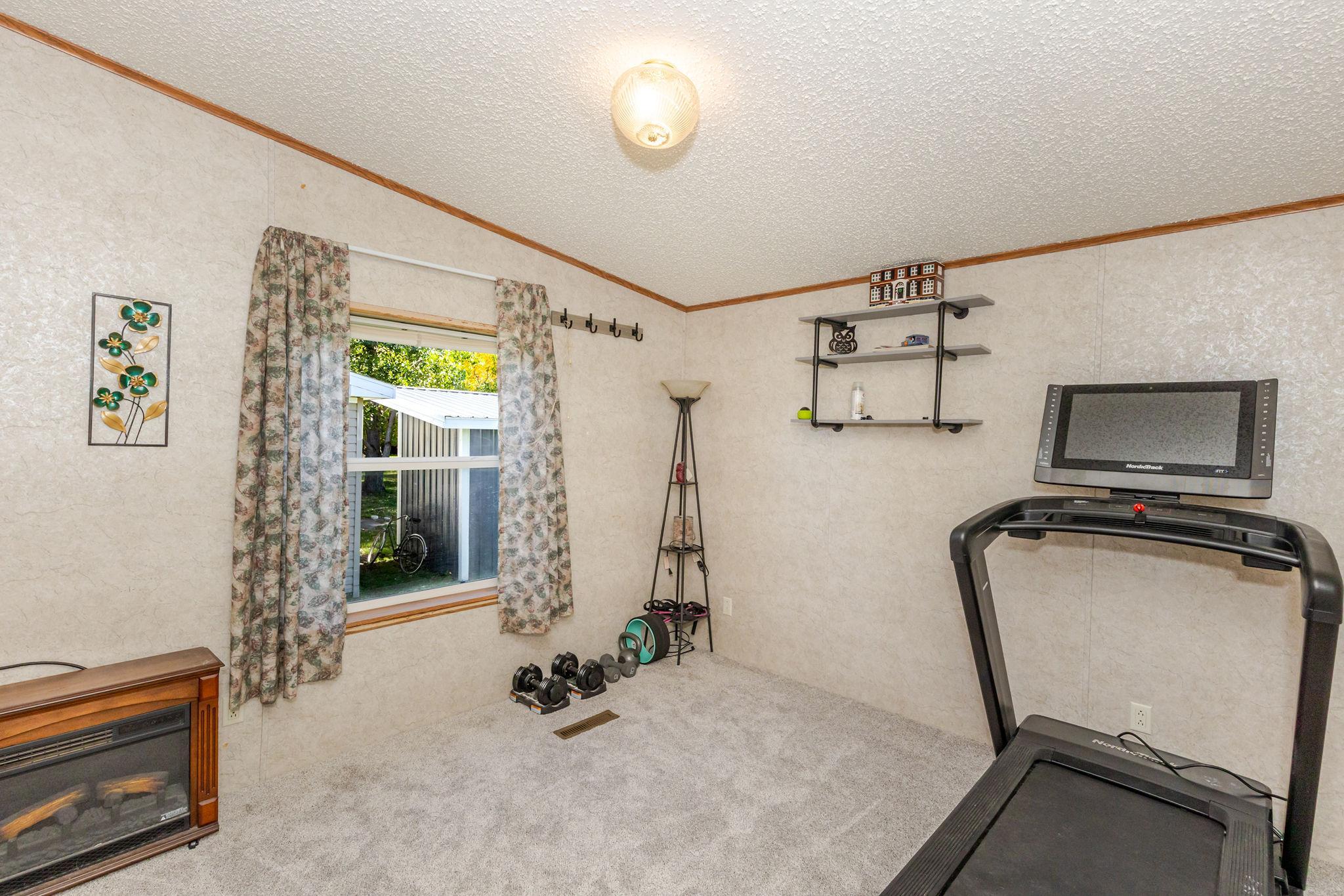 2002 single family home for sale at 146 4th Street in Walcott, ND — 3 bed, 2 bath (photo 29 of 46)
