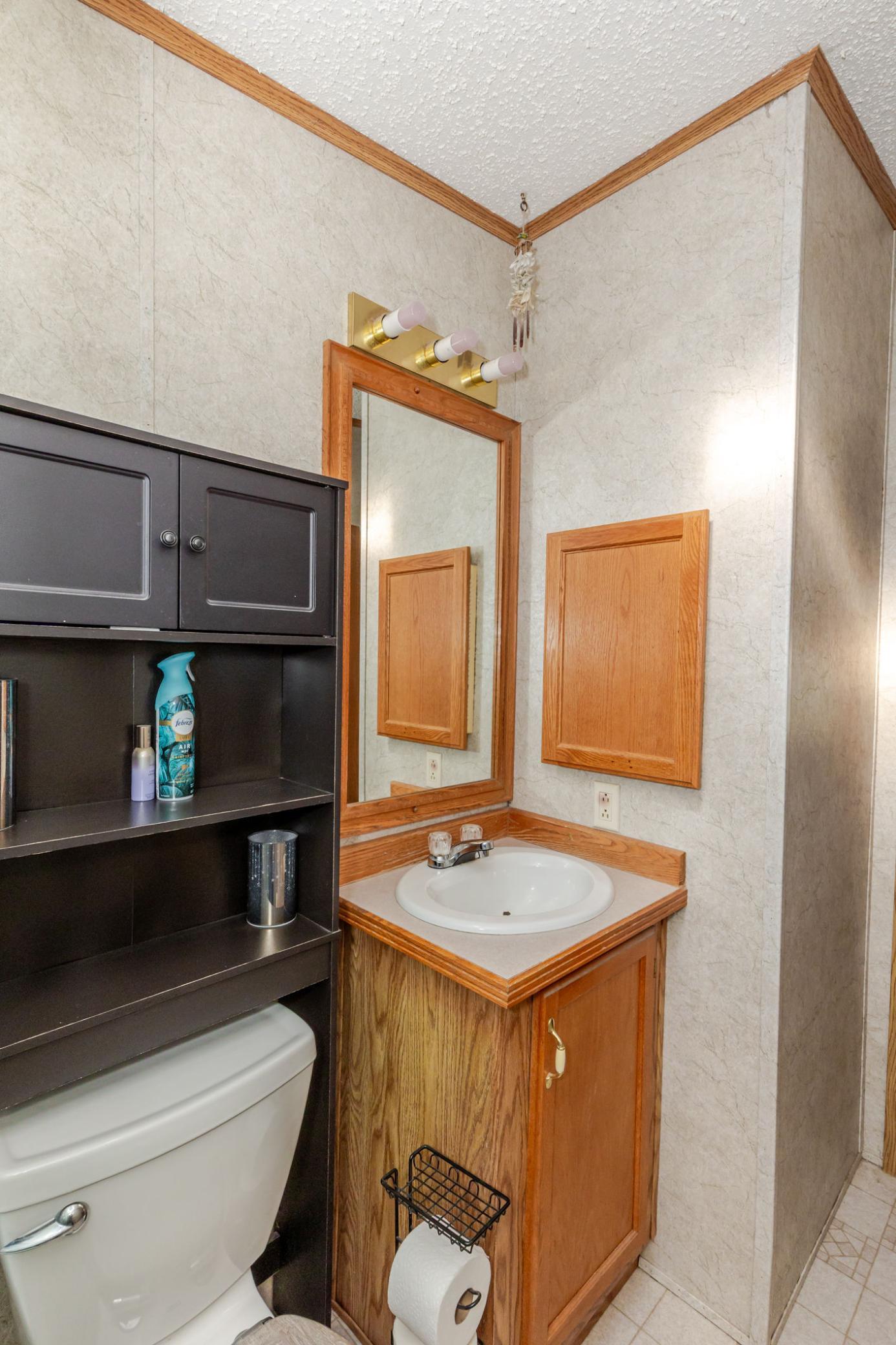 2002 single family home for sale at 146 4th Street in Walcott, ND — 3 bed, 2 bath (photo 32 of 46)