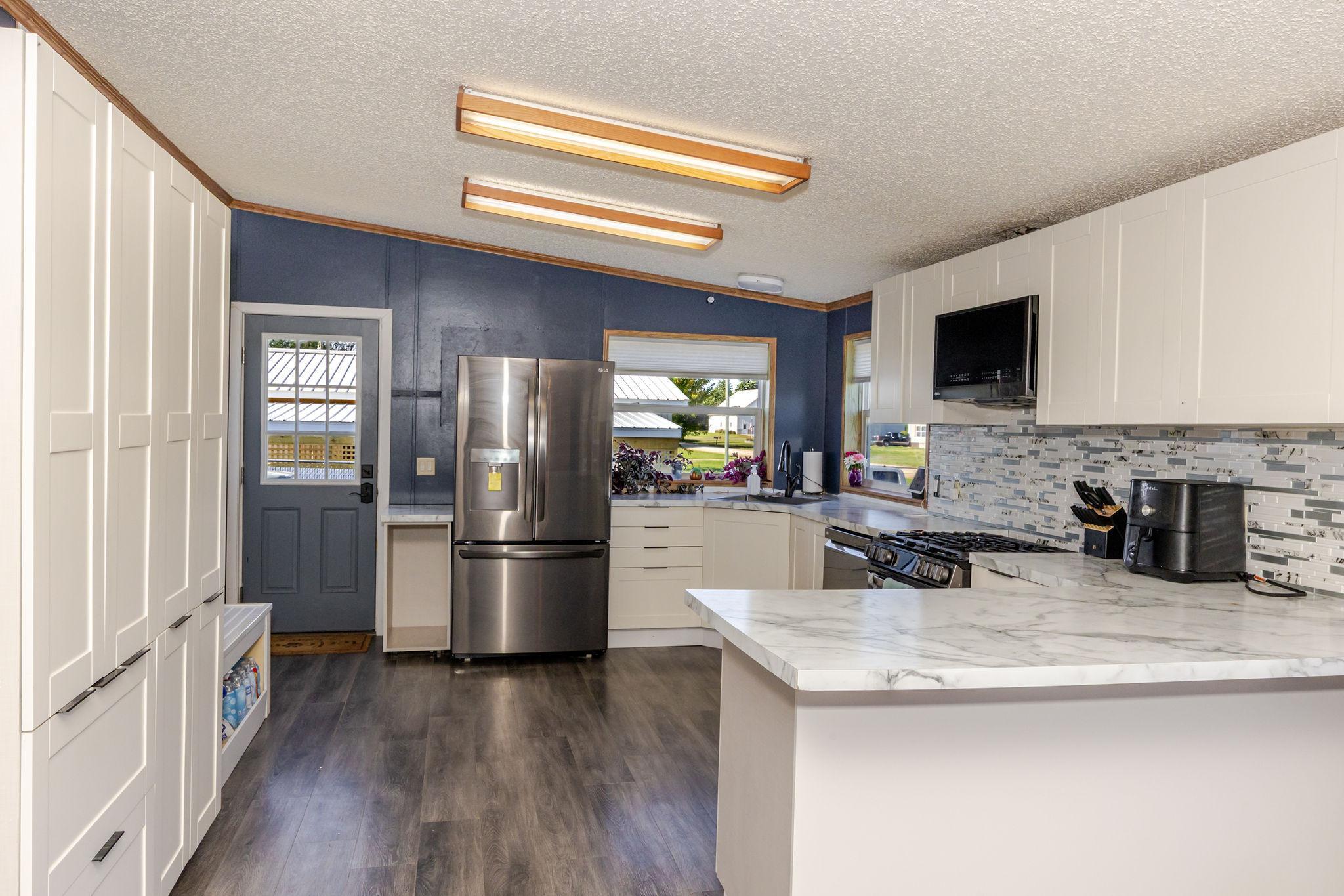 2002 single family home for sale at 146 4th Street in Walcott, ND — 3 bed, 2 bath (photo 5 of 46)