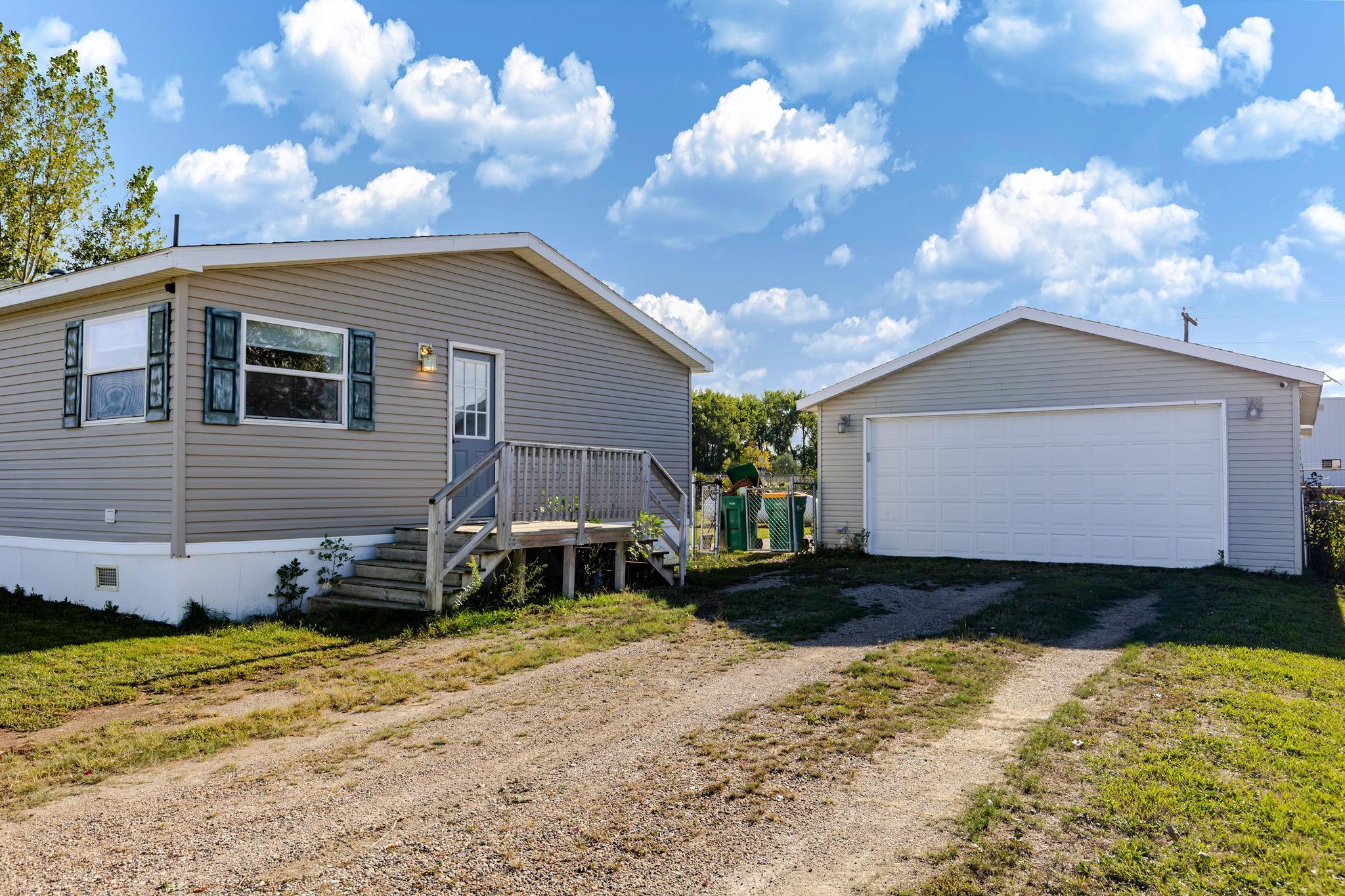 2002 single family home for sale at 146 4th Street in Walcott, ND — 3 bed, 2 bath (photo 41 of 46)