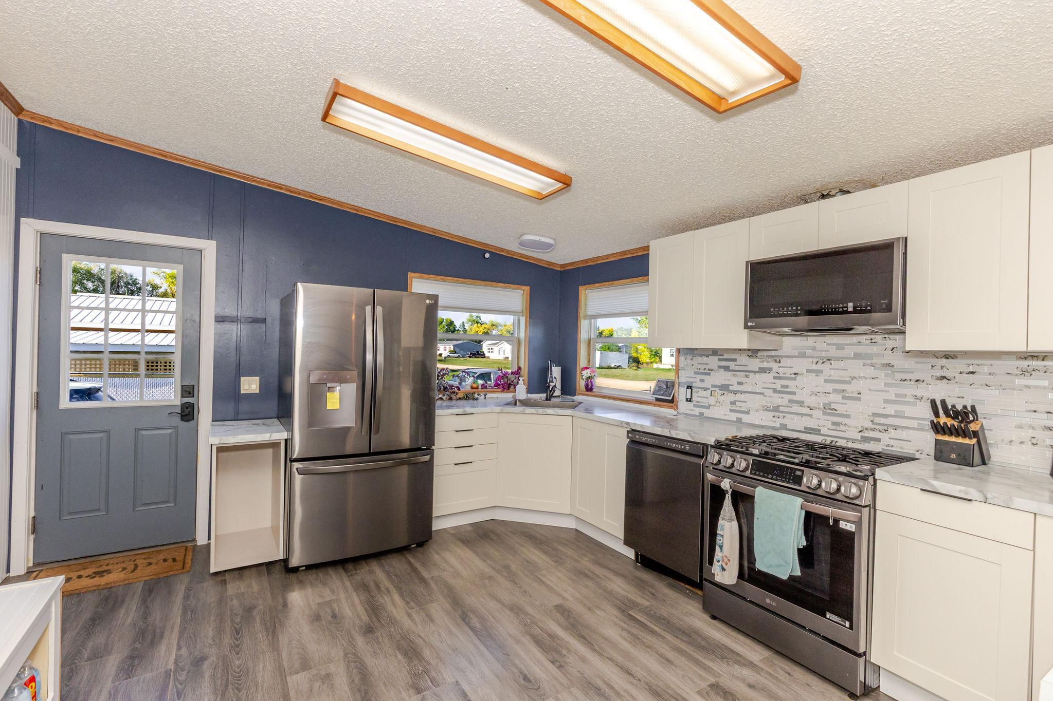 2002 single family home for sale at 146 4th Street in Walcott, ND — 3 bed, 2 bath (photo 7 of 46)