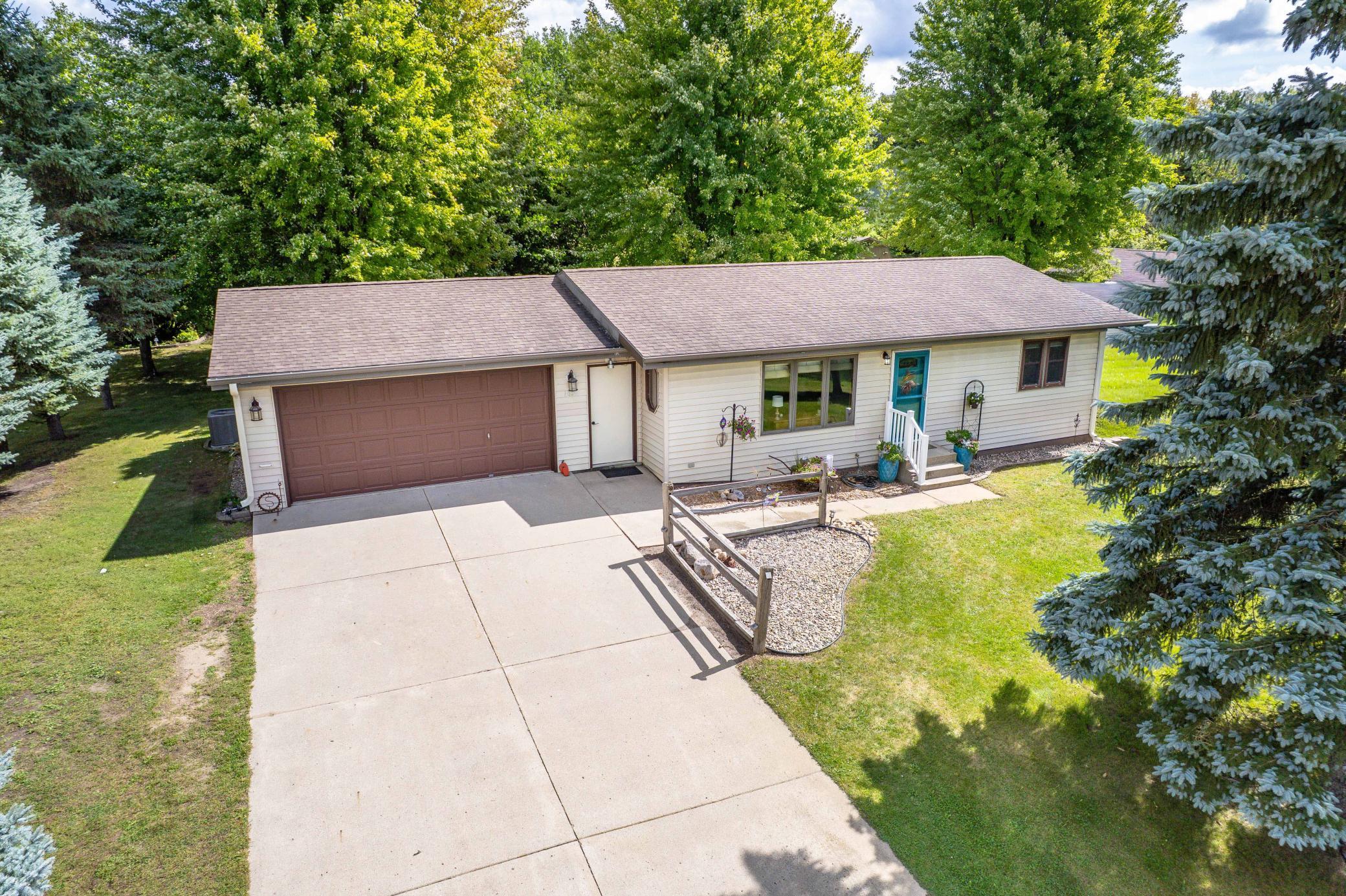 1994 single family home for sale at 1850 Deer Valley Road in Fergus Falls, MN — 3 bed, 3 bath