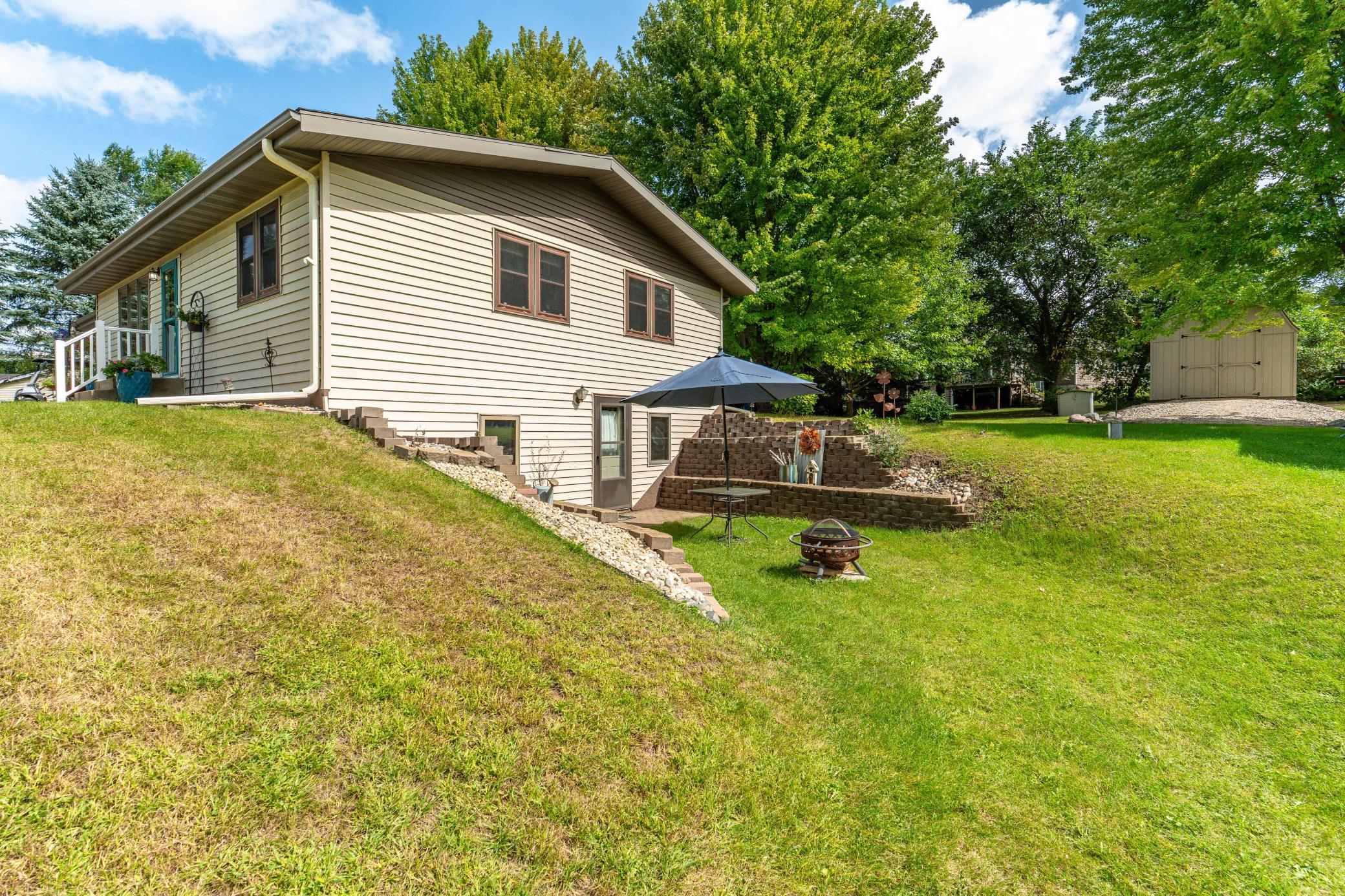 1994 single family home for sale at 1850 Deer Valley Road in Fergus Falls, MN — 3 bed, 3 bath (photo 2 of 66)