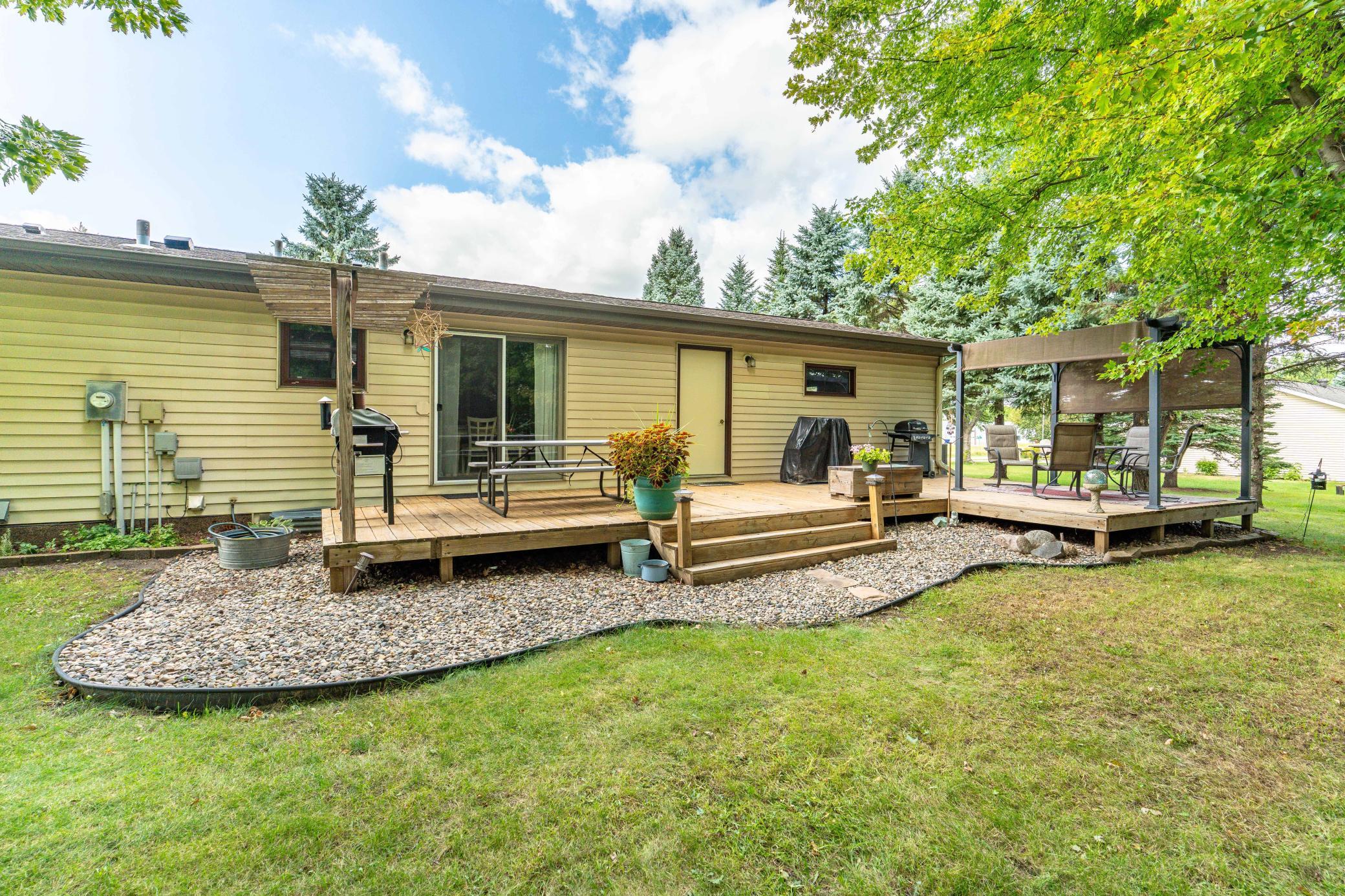 1994 single family home for sale at 1850 Deer Valley Road in Fergus Falls, MN — 3 bed, 3 bath (photo 4 of 66)