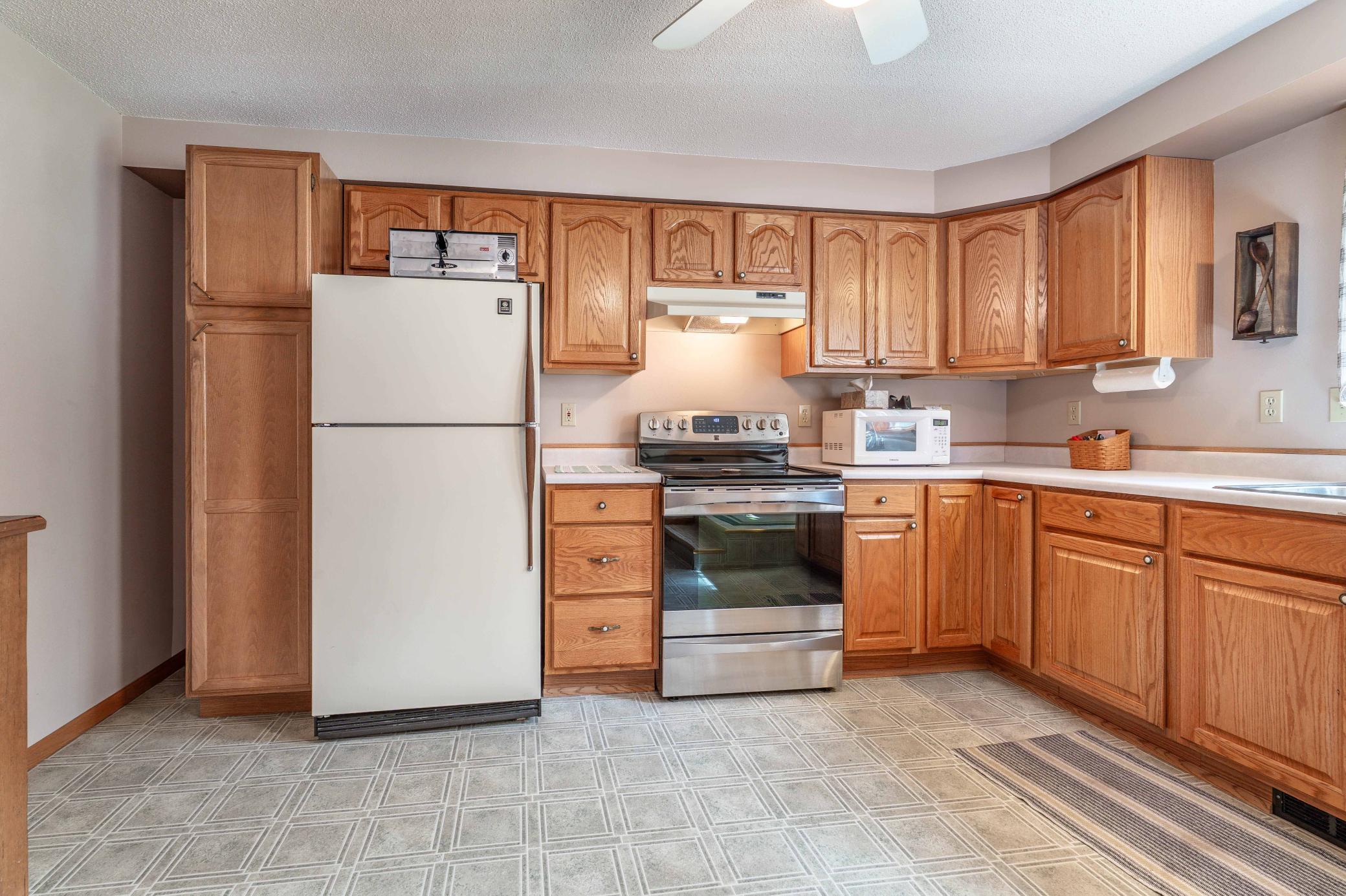 1994 single family home for sale at 1850 Deer Valley Road in Fergus Falls, MN — 3 bed, 3 bath (photo 31 of 66)
