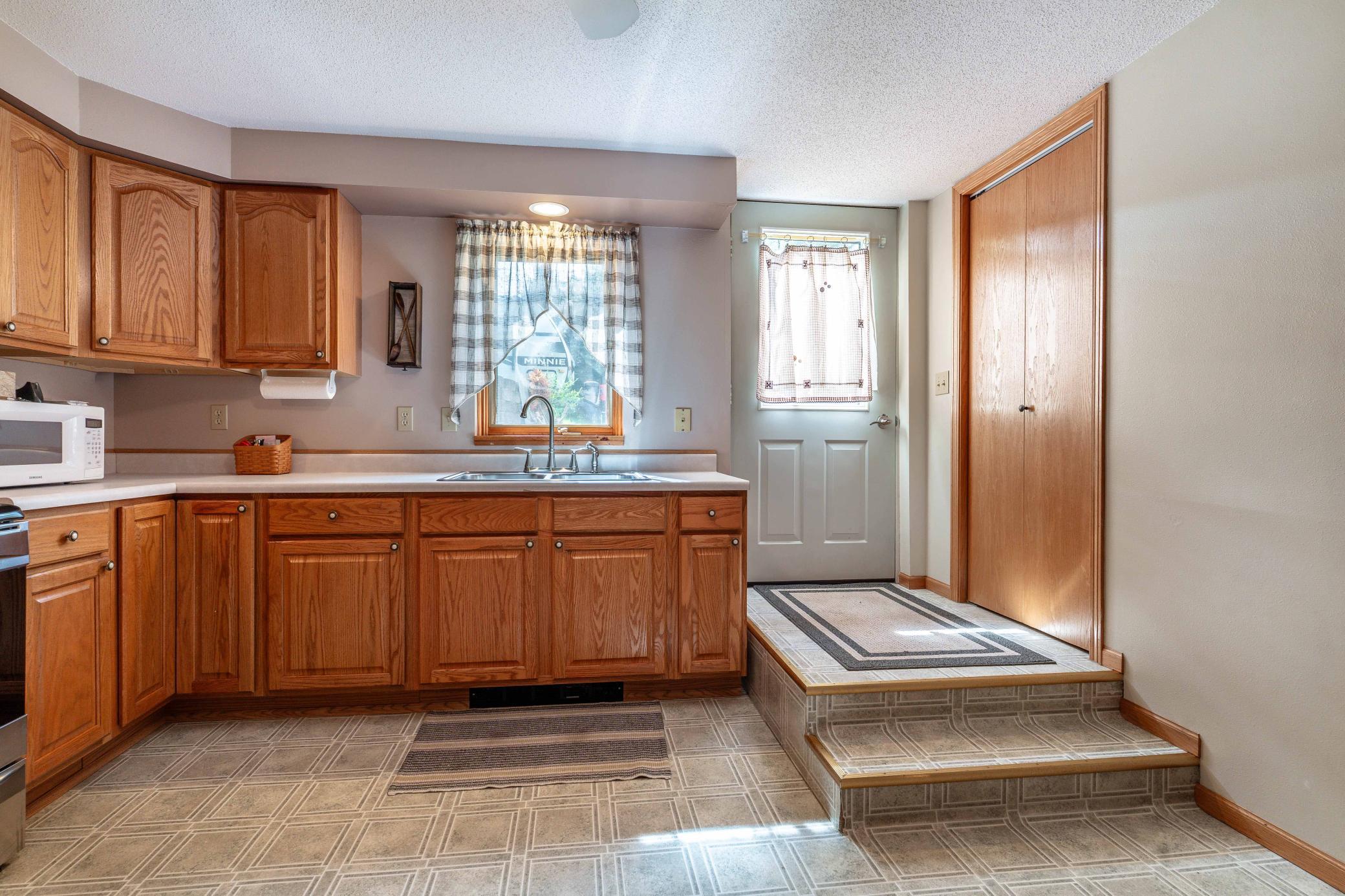1994 single family home for sale at 1850 Deer Valley Road in Fergus Falls, MN — 3 bed, 3 bath (photo 33 of 66)