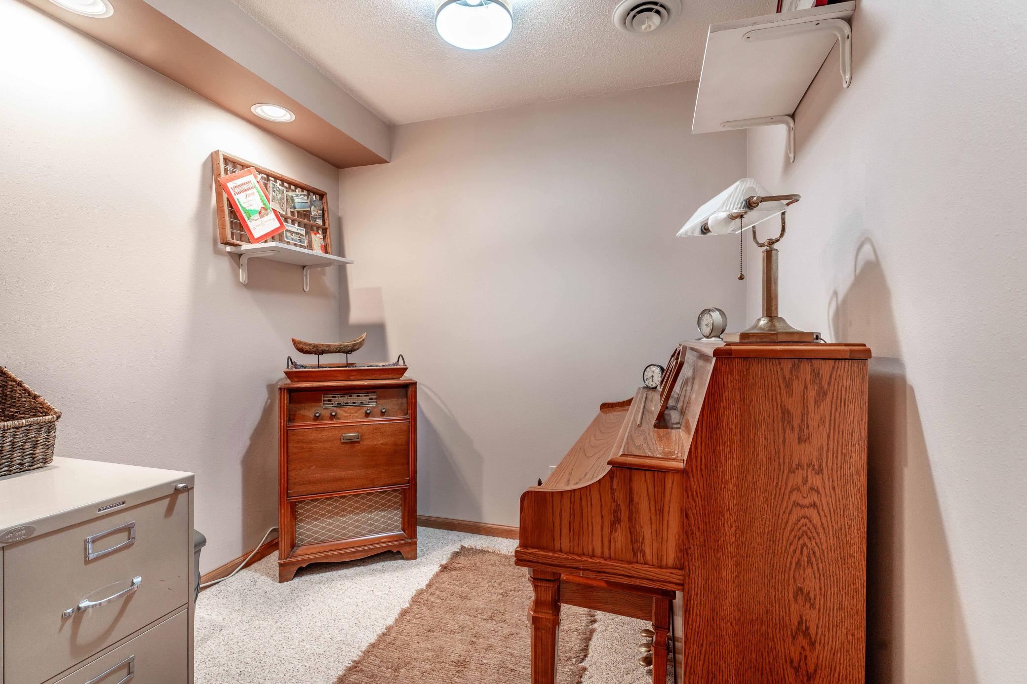 1994 single family home for sale at 1850 Deer Valley Road in Fergus Falls, MN — 3 bed, 3 bath (photo 37 of 66)