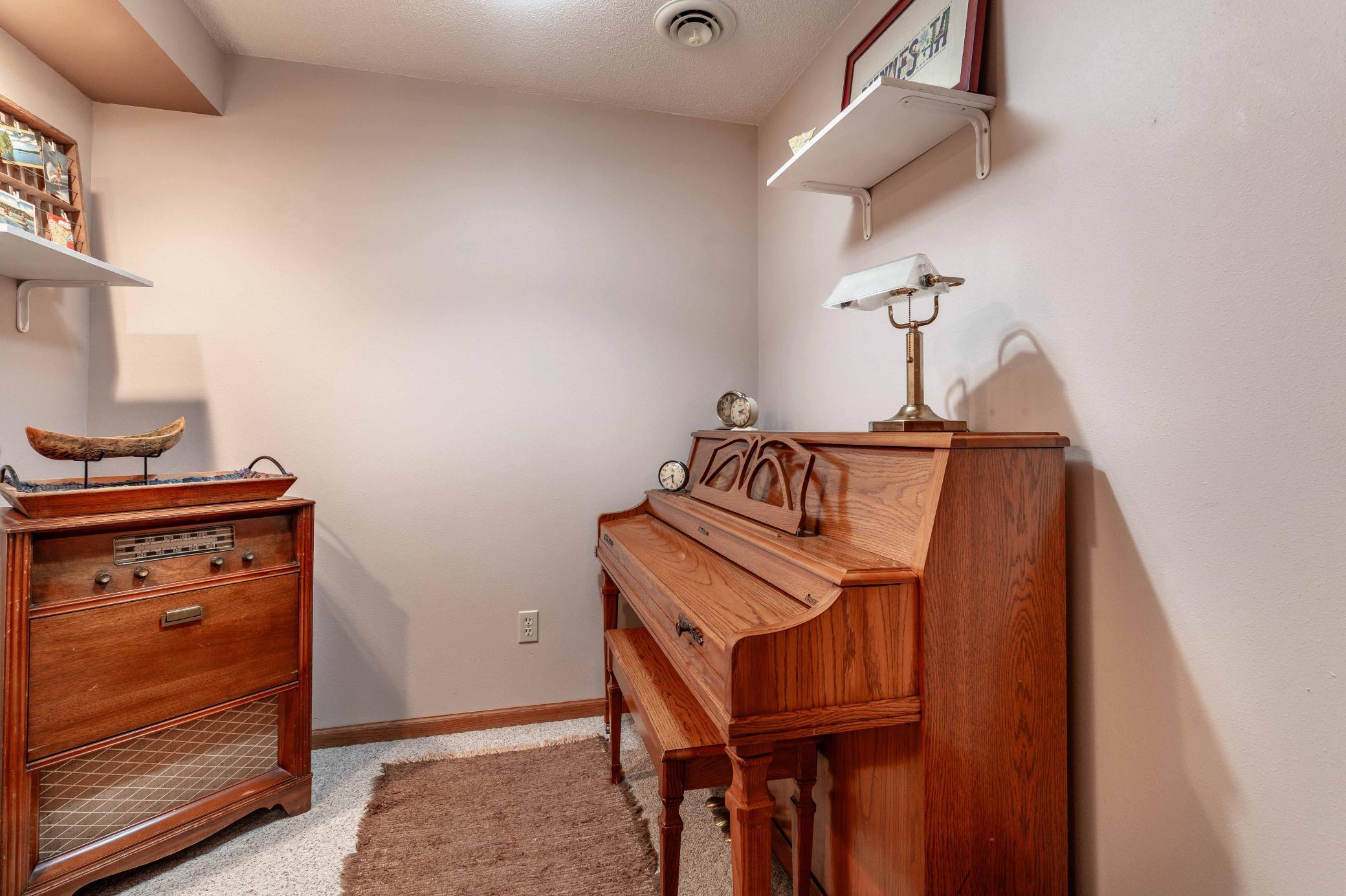 1994 single family home for sale at 1850 Deer Valley Road in Fergus Falls, MN — 3 bed, 3 bath (photo 38 of 66)