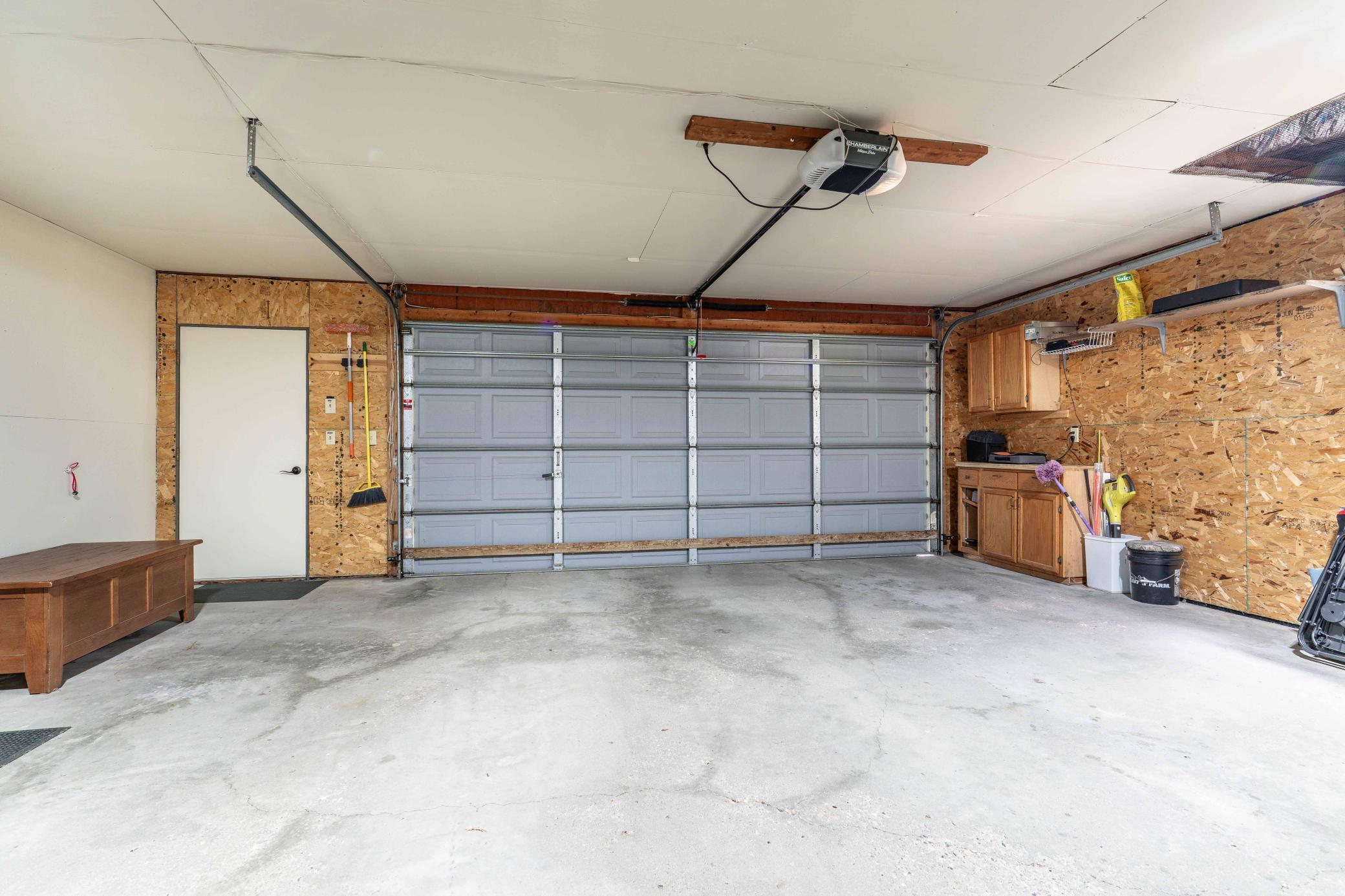 1994 single family home for sale at 1850 Deer Valley Road in Fergus Falls, MN — 3 bed, 3 bath (photo 44 of 66)