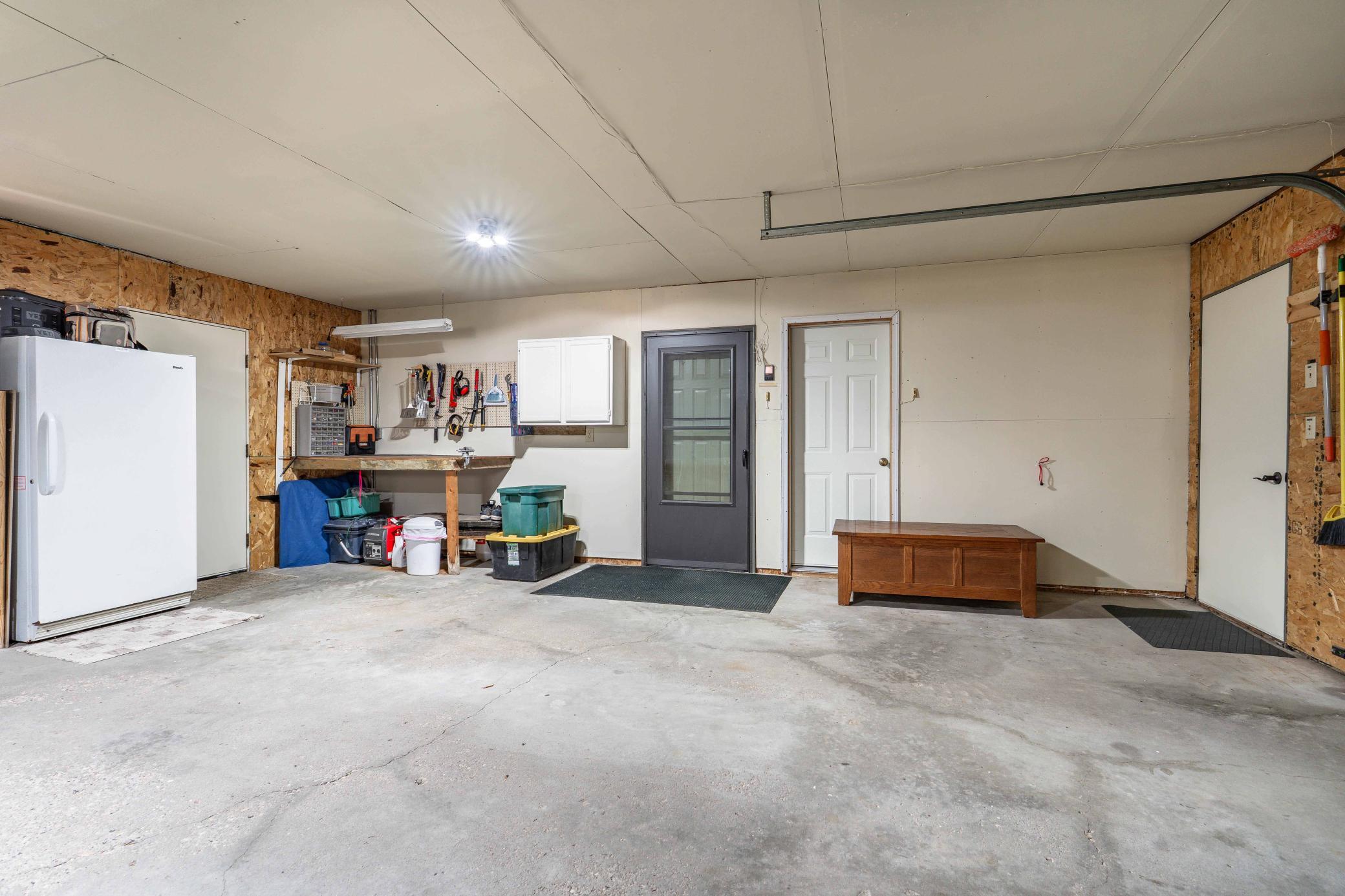1994 single family home for sale at 1850 Deer Valley Road in Fergus Falls, MN — 3 bed, 3 bath (photo 45 of 66)