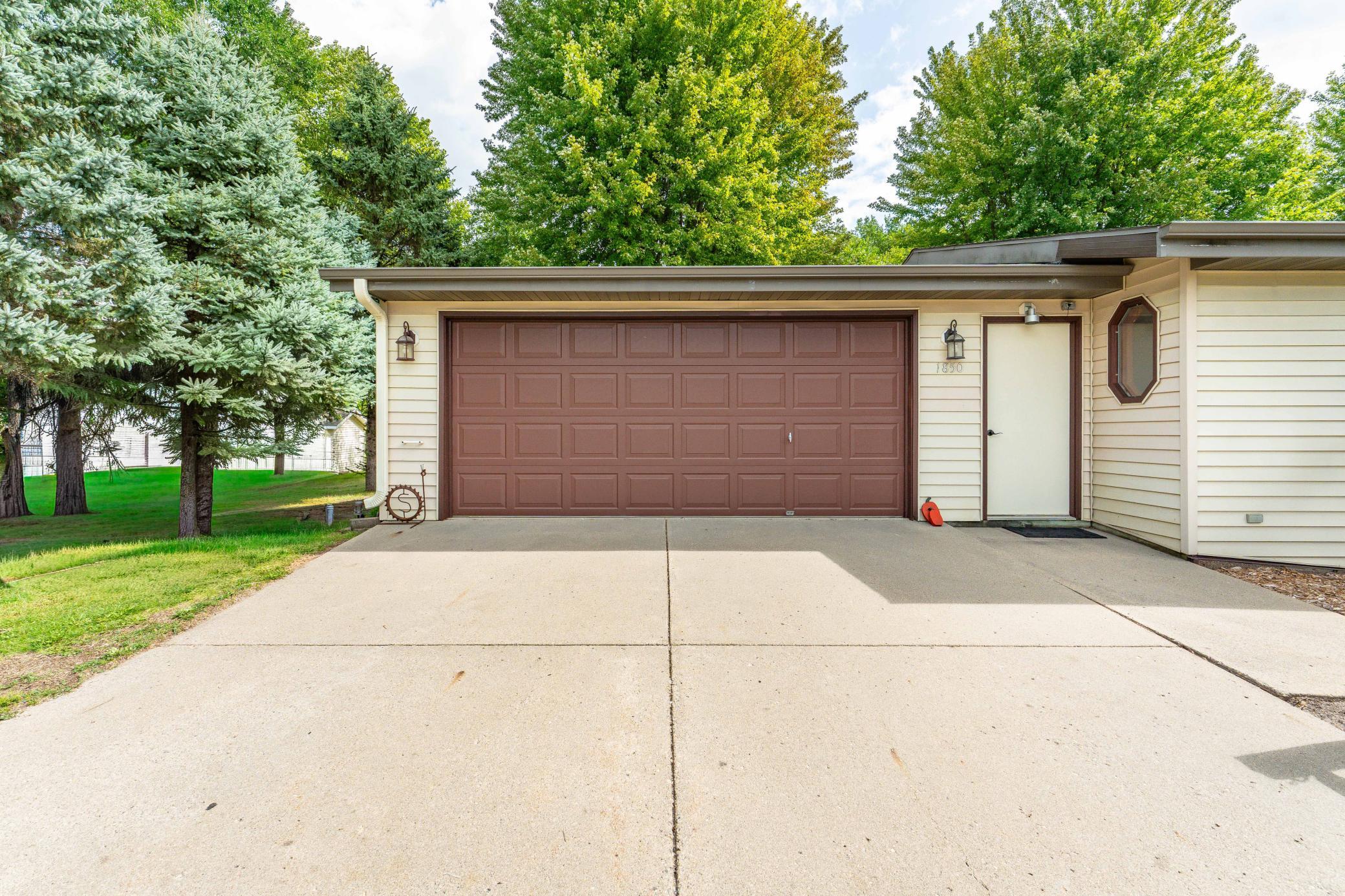 1994 single family home for sale at 1850 Deer Valley Road in Fergus Falls, MN — 3 bed, 3 bath (photo 62 of 66)
