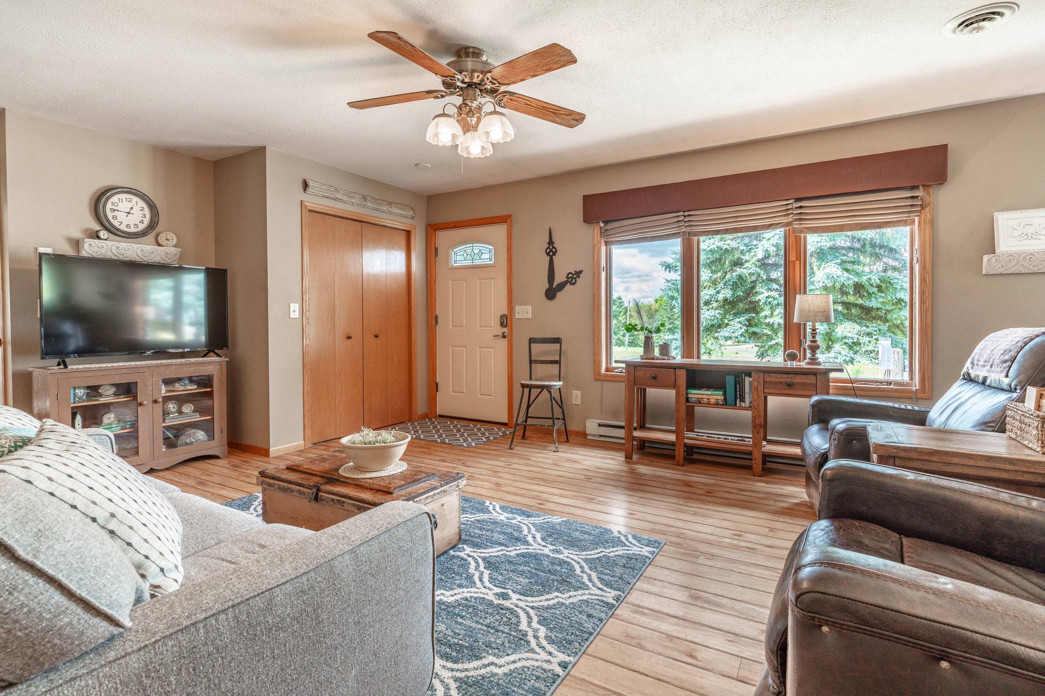 1994 single family home for sale at 1850 Deer Valley Road in Fergus Falls, MN — 3 bed, 3 bath (photo 9 of 66)