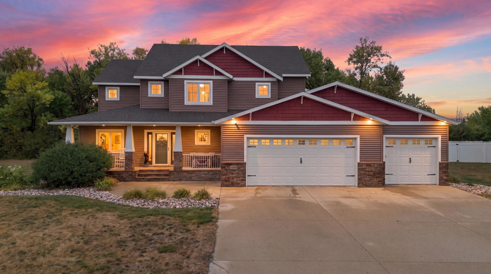 2007 single family home for sale at 1944 53rd Avenue N in Moorhead, MN — 4 bed, 4 bath