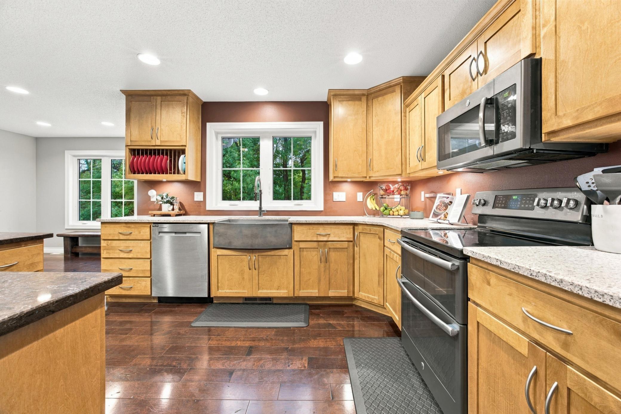 2007 single family home for sale at 1944 53rd Avenue N in Moorhead, MN — 4 bed, 4 bath (photo 13 of 64)