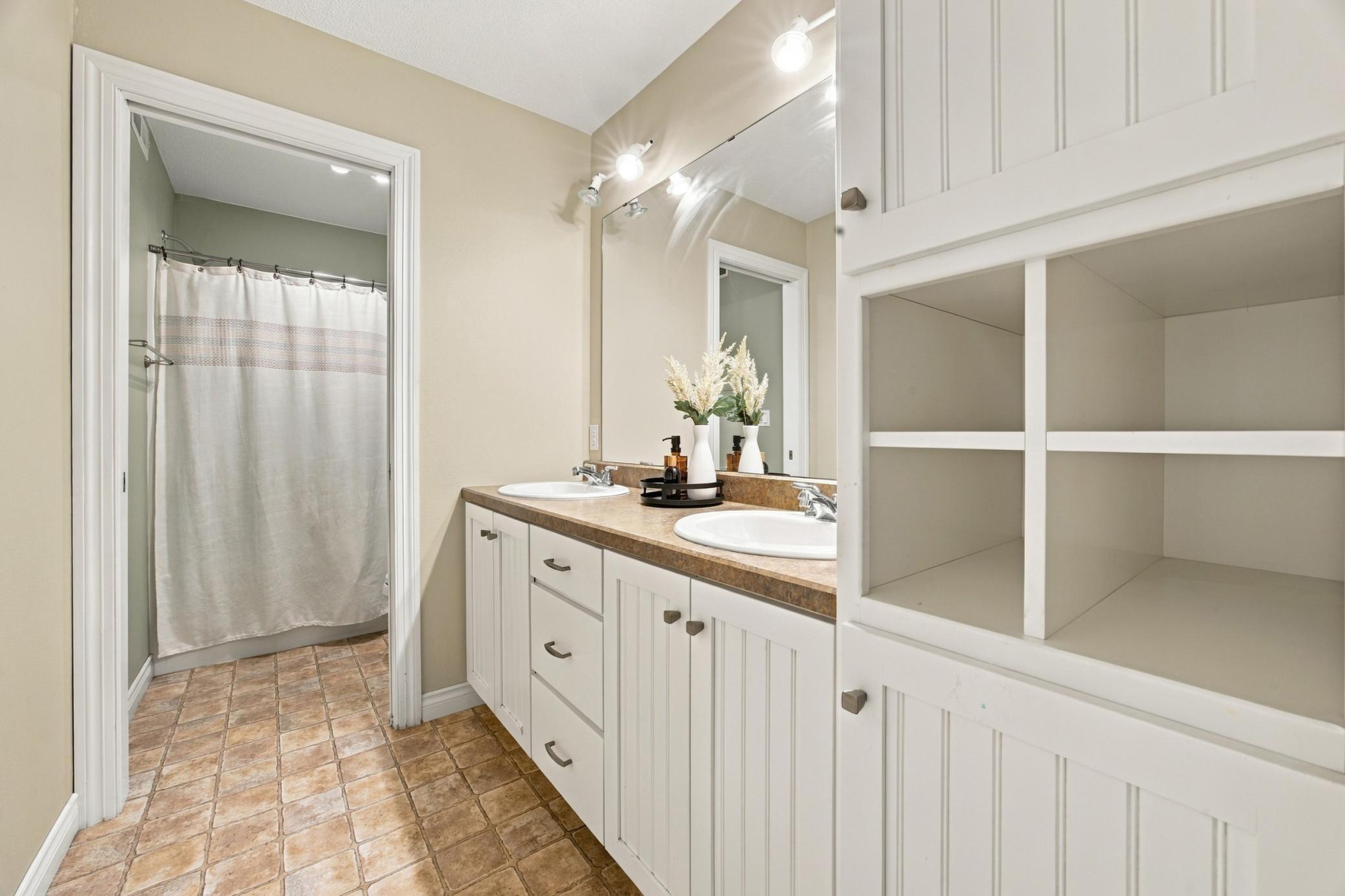 2007 single family home for sale at 1944 53rd Avenue N in Moorhead, MN — 4 bed, 4 bath (photo 34 of 64)