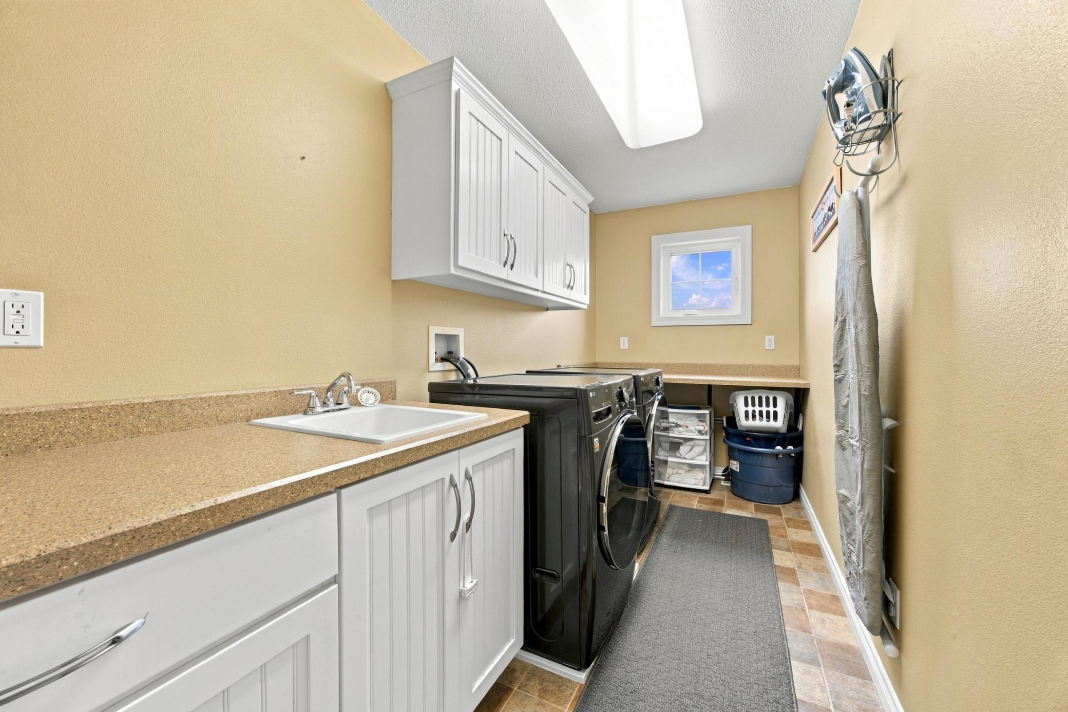 2007 single family home for sale at 1944 53rd Avenue N in Moorhead, MN — 4 bed, 4 bath (photo 35 of 64)