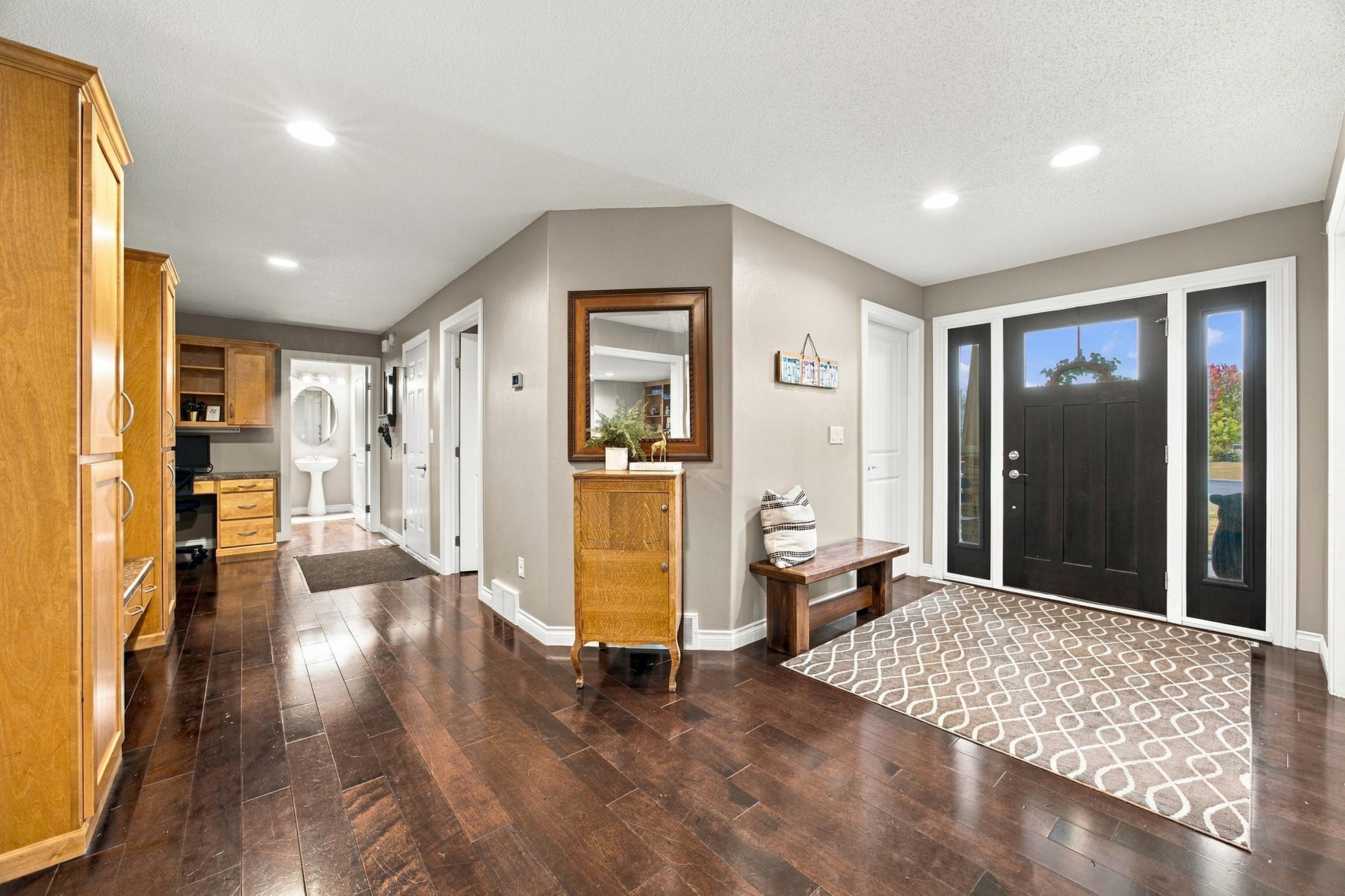 2007 single family home for sale at 1944 53rd Avenue N in Moorhead, MN — 4 bed, 4 bath (photo 5 of 64)