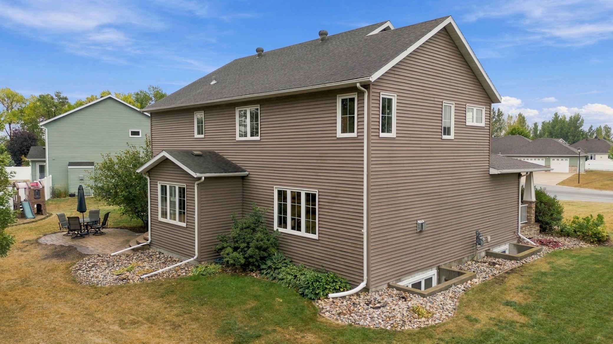 2007 single family home for sale at 1944 53rd Avenue N in Moorhead, MN — 4 bed, 4 bath (photo 50 of 64)