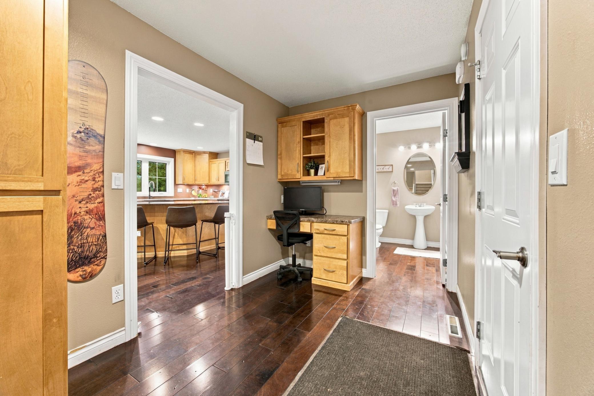 2007 single family home for sale at 1944 53rd Avenue N in Moorhead, MN — 4 bed, 4 bath (photo 6 of 64)