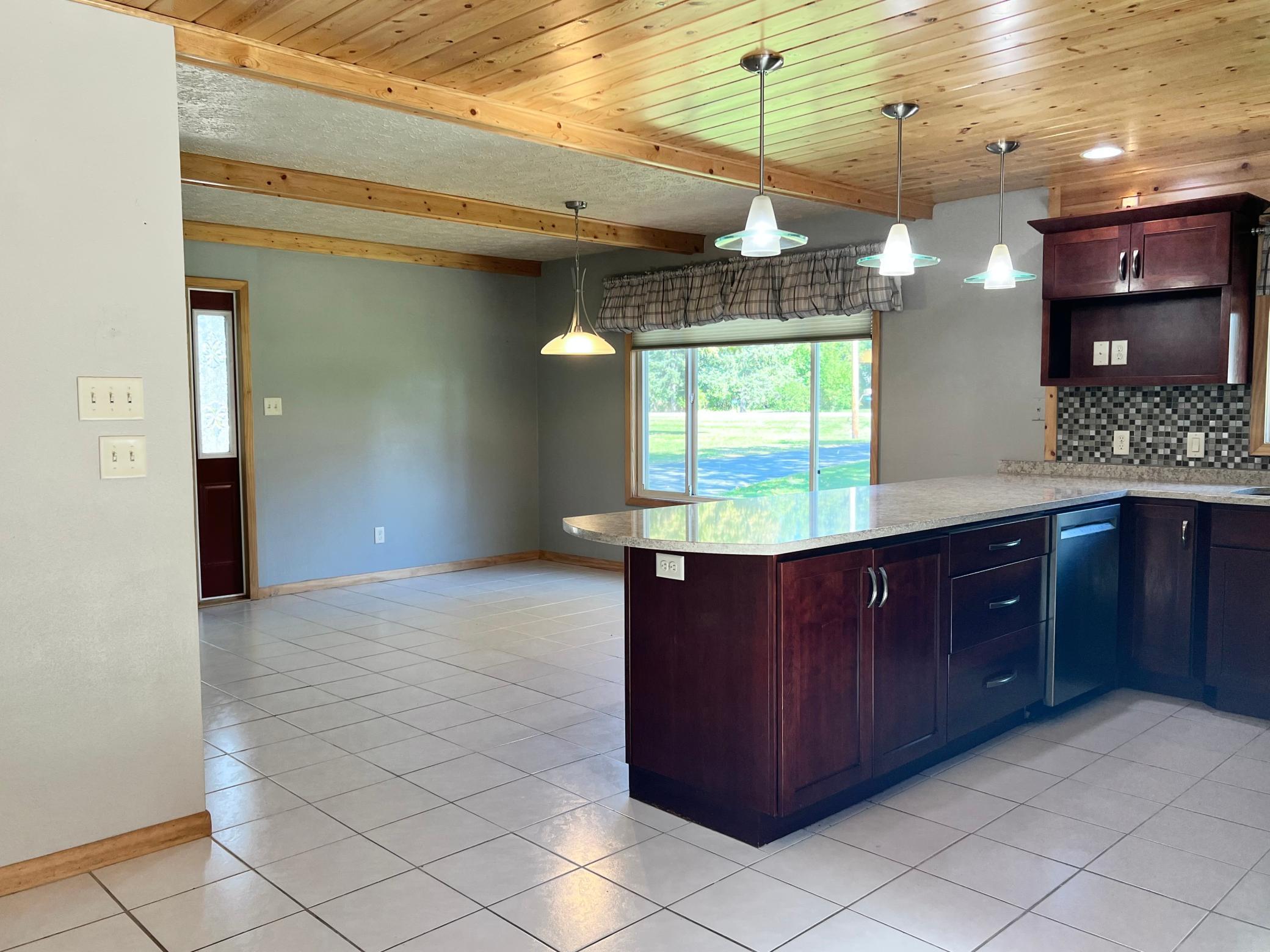 1979 single family home for sale at 11096 County Highway 17 in Detroit Lakes, MN — 4 bed, 2 bath (photo 11 of 35)